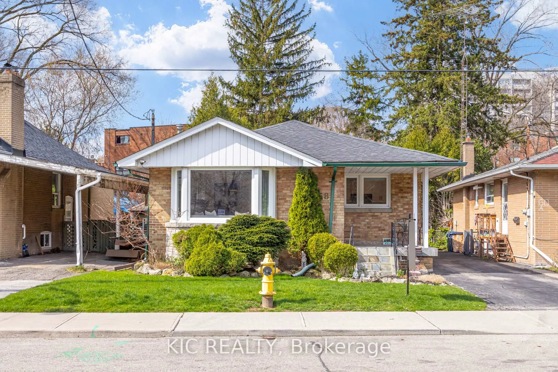 Photo 2 of 58 Coe Hill Drive, Toronto, High Park-Swansea — HOMEH