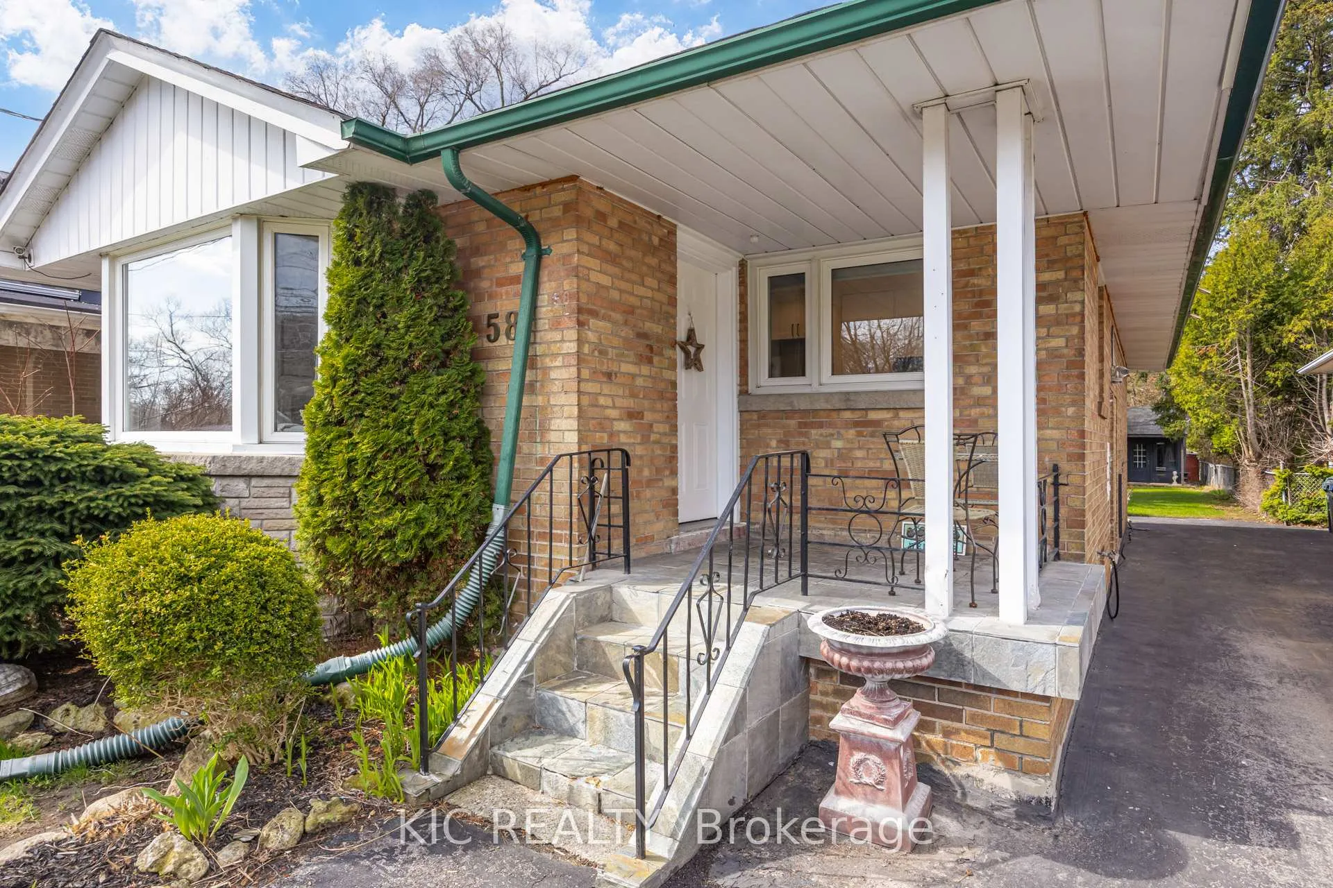 Photo 3 of 58 Coe Hill Drive, Toronto, High Park-Swansea — HOMEH