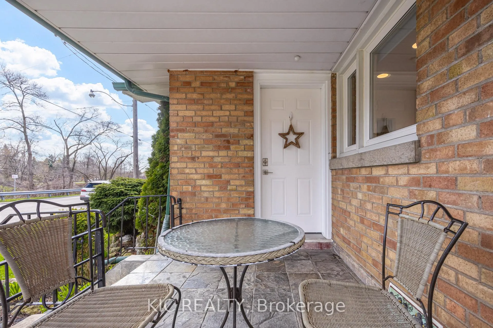 Photo 4 of 58 Coe Hill Drive, Toronto, High Park-Swansea — HOMEH