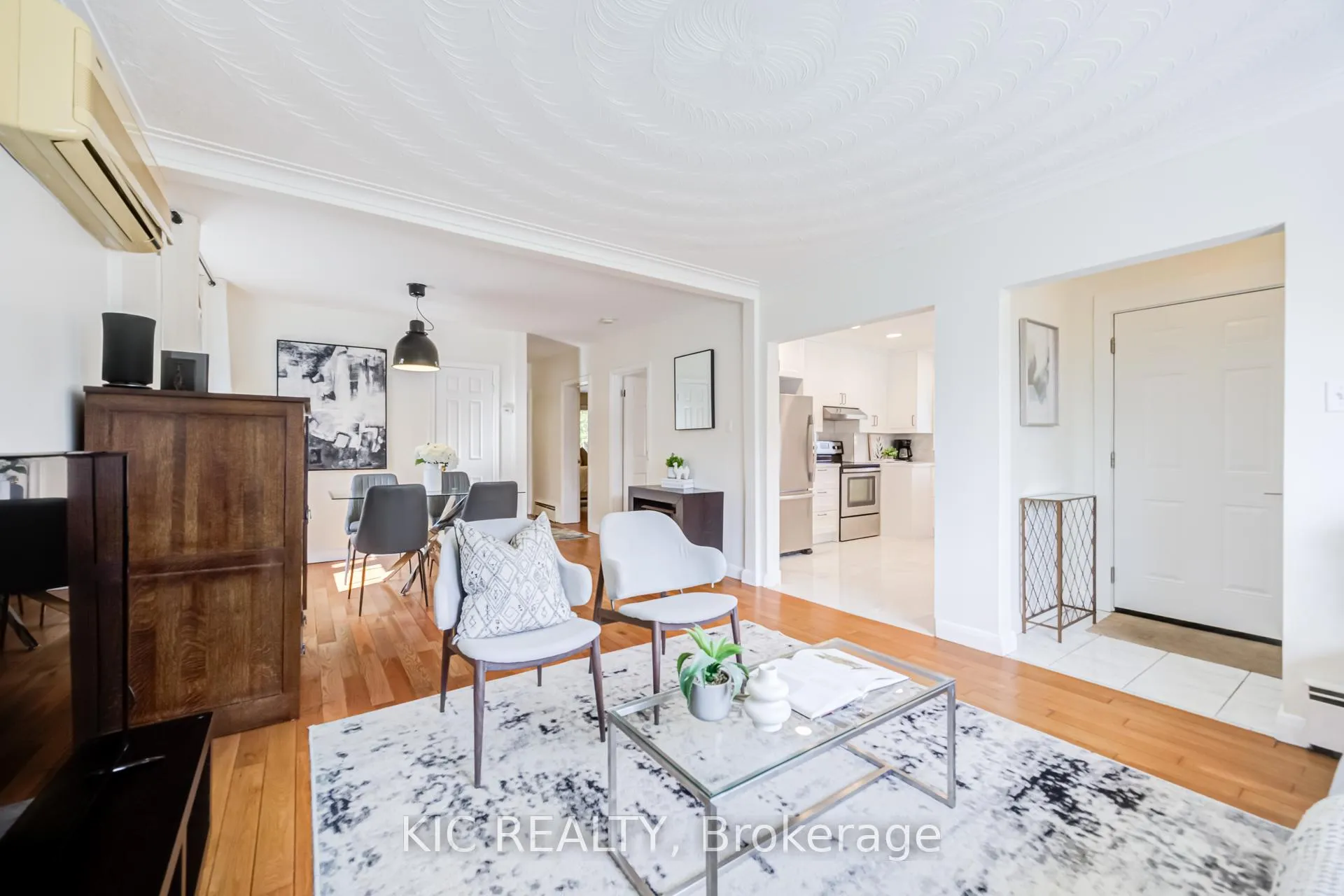 Photo 8 of 58 Coe Hill Drive, Toronto, High Park-Swansea — HOMEH