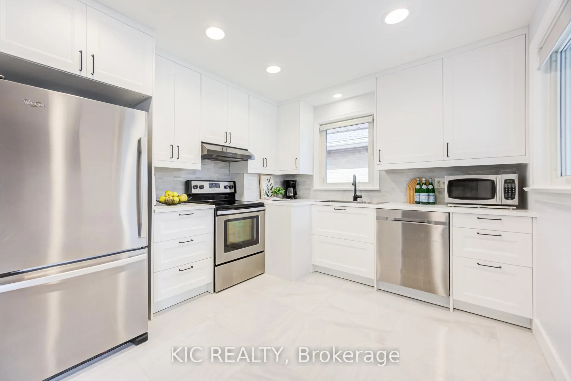 Photo 10 of 58 Coe Hill Drive, Toronto, High Park-Swansea — HOMEH