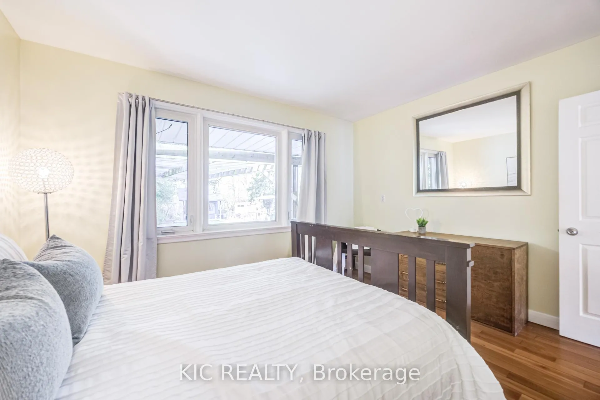 Photo 19 of 58 Coe Hill Drive, Toronto, High Park-Swansea — HOMEH