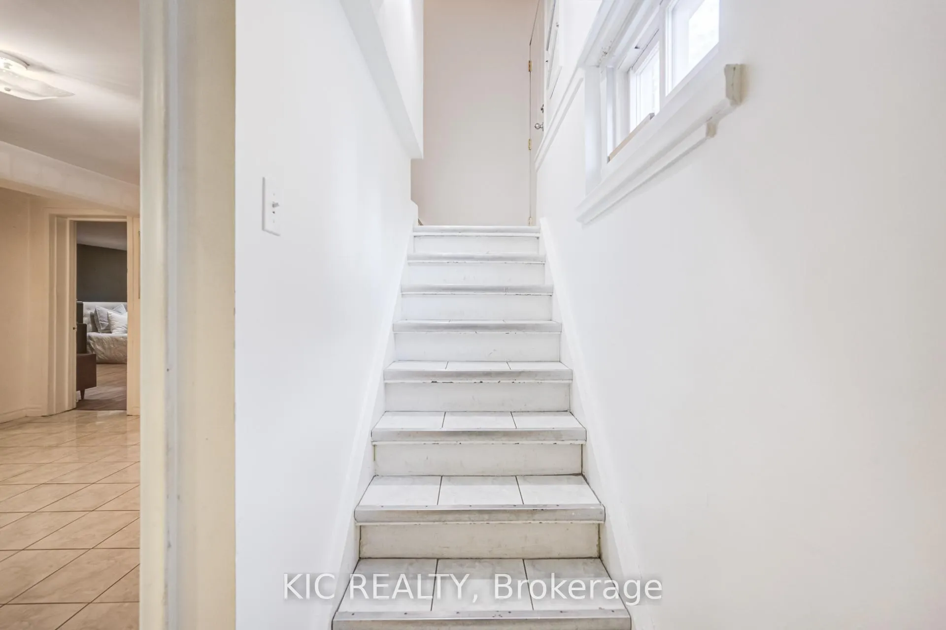 Photo 21 of 58 Coe Hill Drive, Toronto, High Park-Swansea — HOMEH