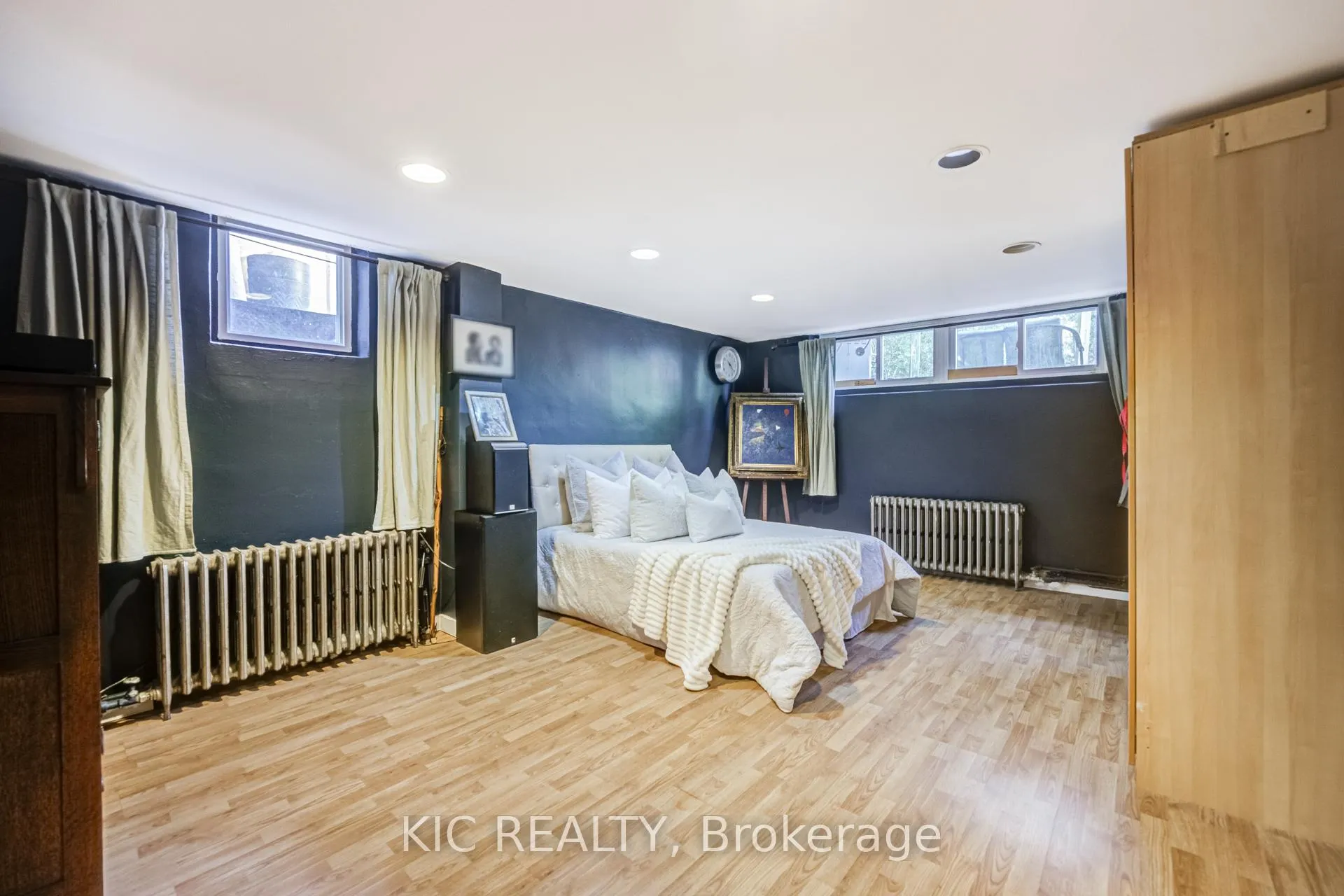 Photo 26 of 58 Coe Hill Drive, Toronto, High Park-Swansea — HOMEH