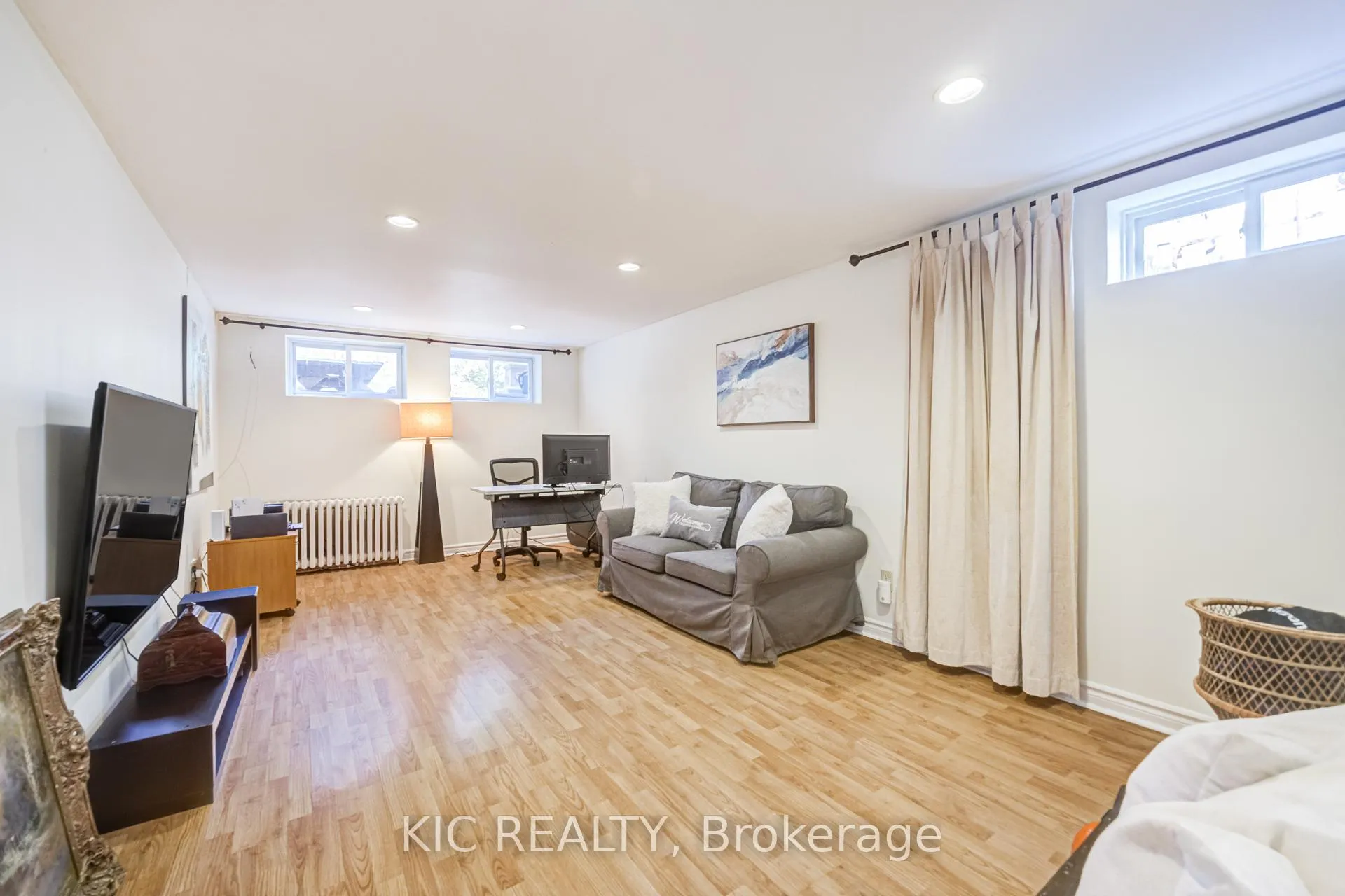 Photo 28 of 58 Coe Hill Drive, Toronto, High Park-Swansea — HOMEH