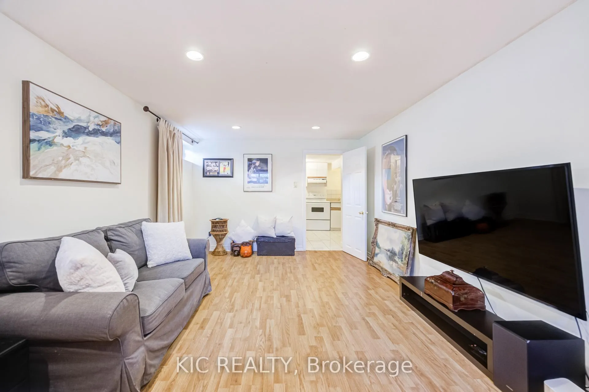 Photo 31 of 58 Coe Hill Drive, Toronto, High Park-Swansea — HOMEH