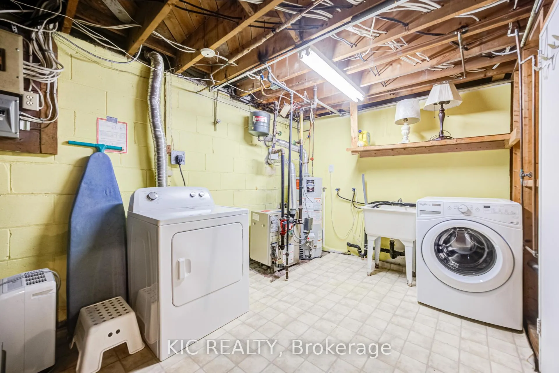 Photo 32 of 58 Coe Hill Drive, Toronto, High Park-Swansea — HOMEH