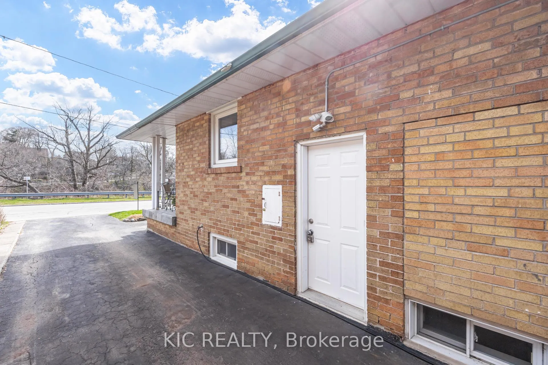 Photo 33 of 58 Coe Hill Drive, Toronto, High Park-Swansea — HOMEH