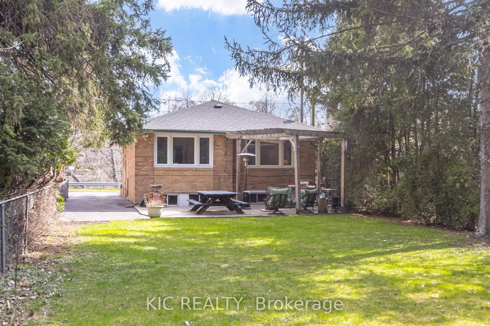 Photo 41 of 58 Coe Hill Drive, Toronto, High Park-Swansea — HOMEH