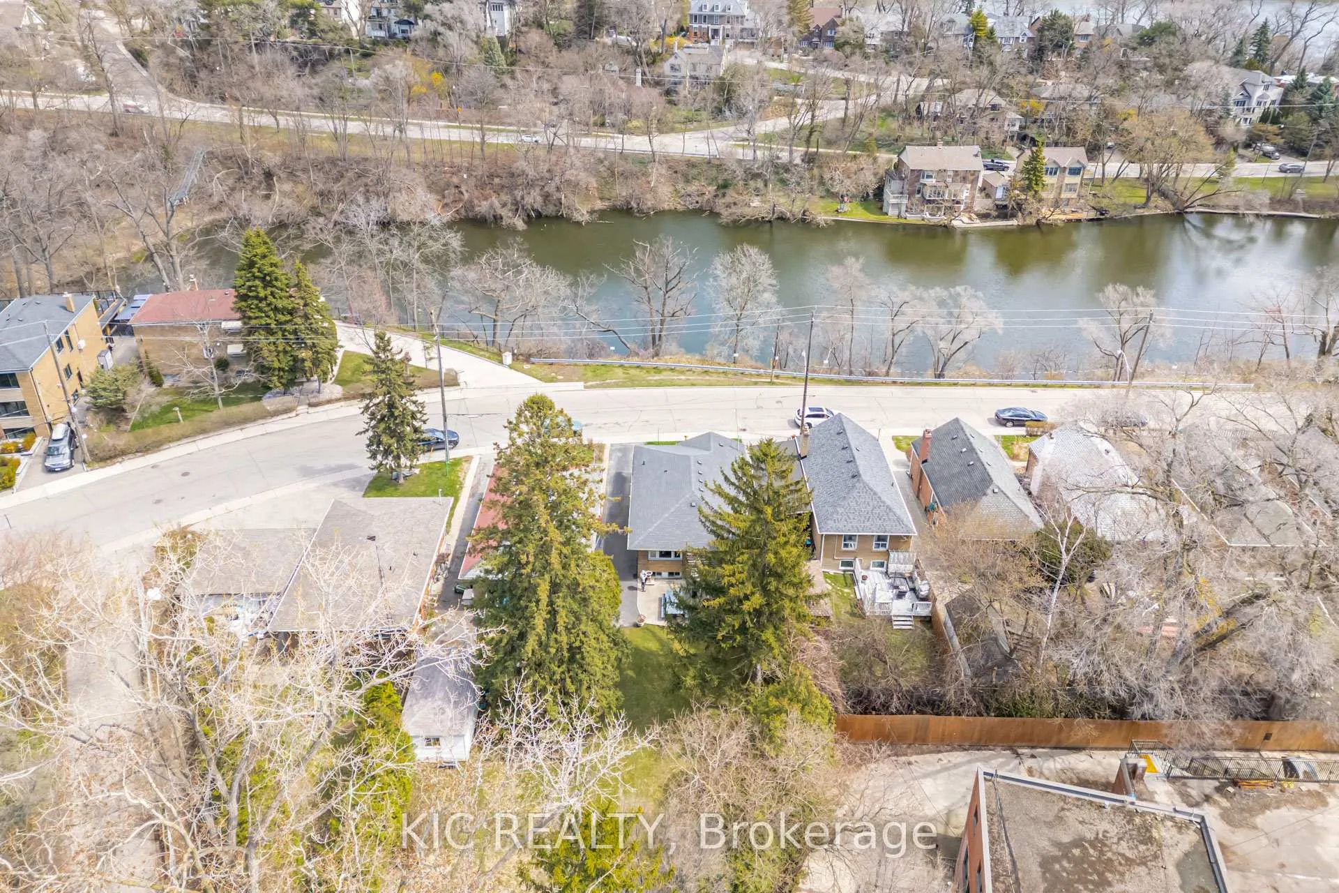Photo 44 of 58 Coe Hill Drive, Toronto, High Park-Swansea — HOMEH