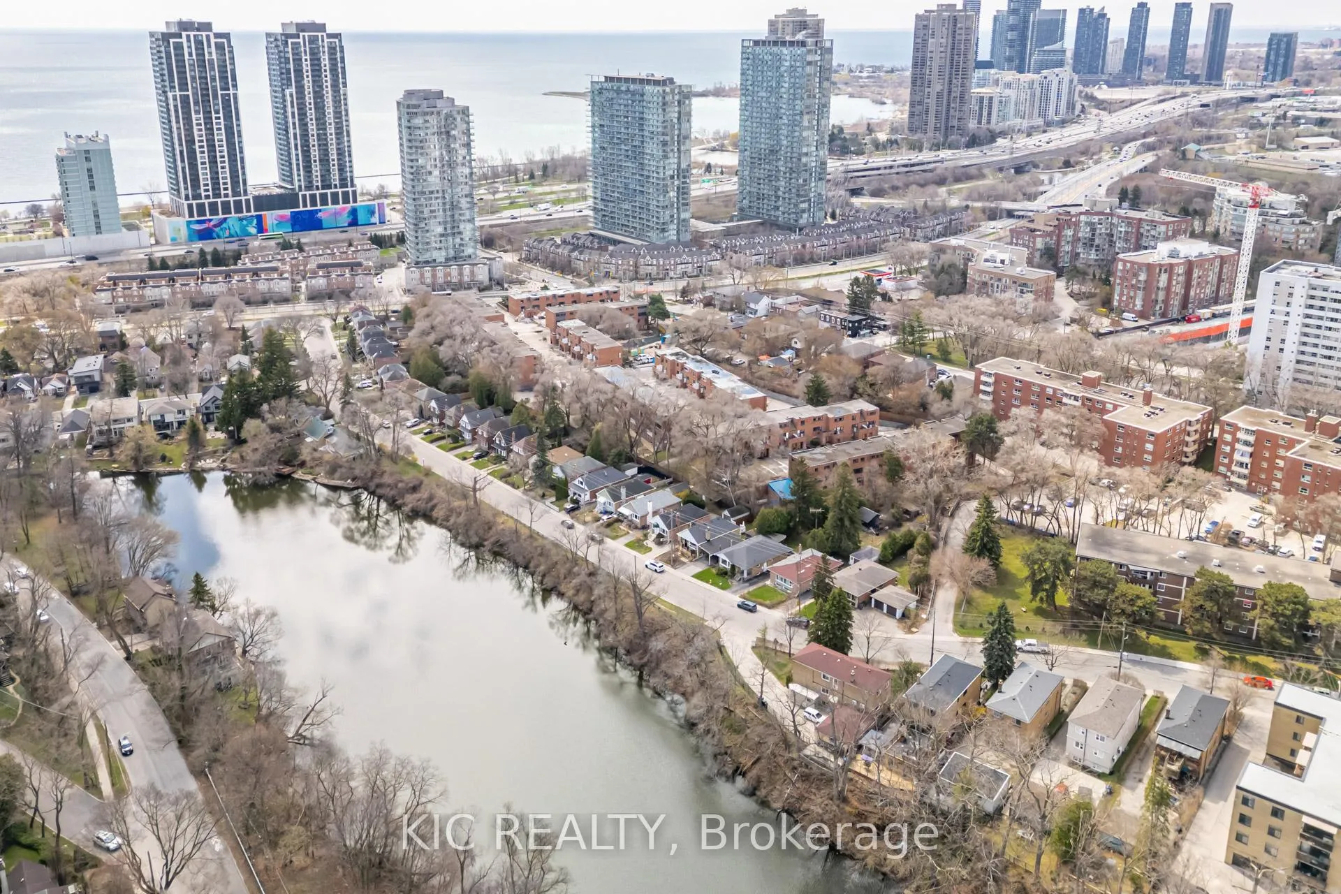 Photo 45 of 58 Coe Hill Drive, Toronto, High Park-Swansea — HOMEH