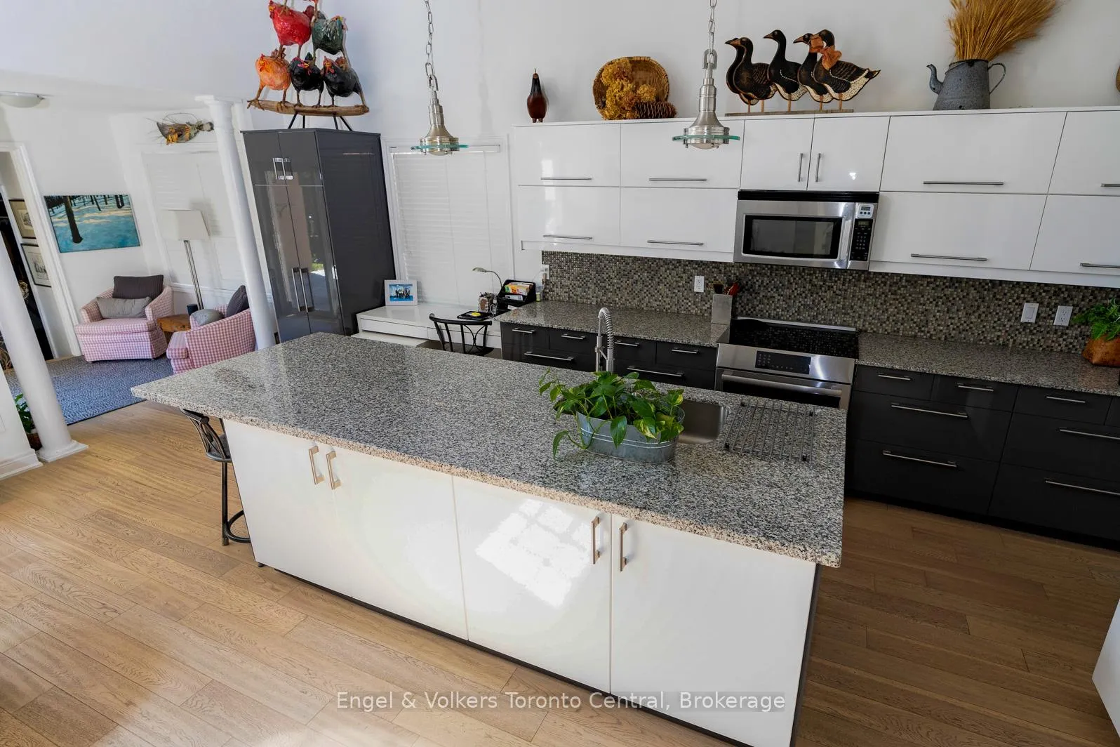 Photo 14 of 33 Callary Crescent, Collingwood — HOMEH