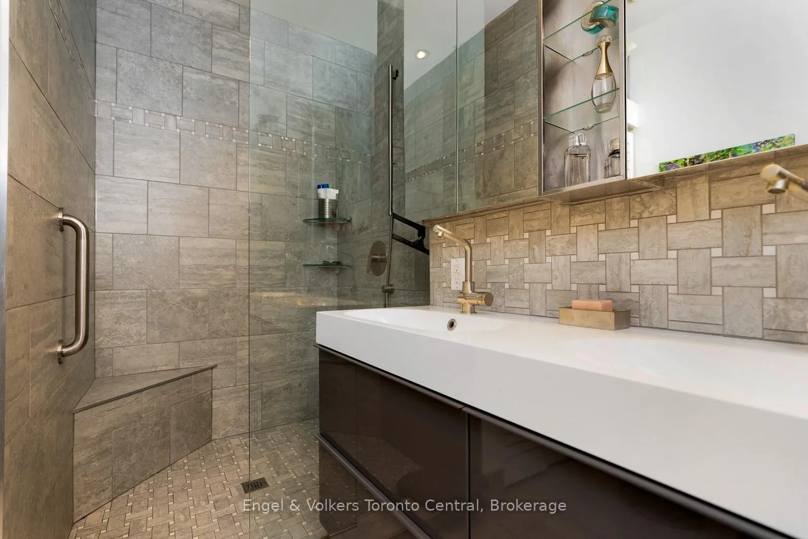 Photo 23 of 33 Callary Crescent, Collingwood — HOMEH