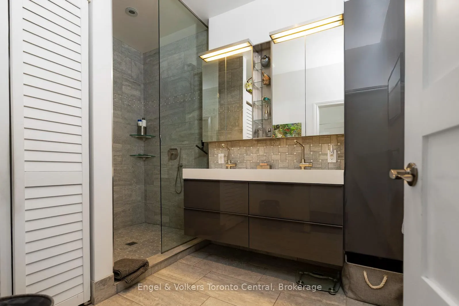 Photo 24 of 33 Callary Crescent, Collingwood — HOMEH