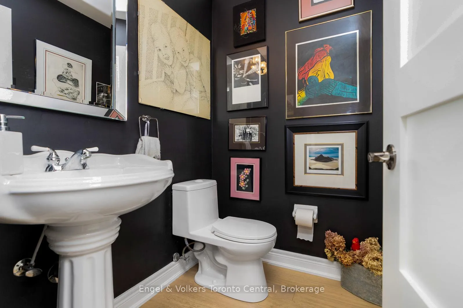 Photo 25 of 33 Callary Crescent, Collingwood — HOMEH