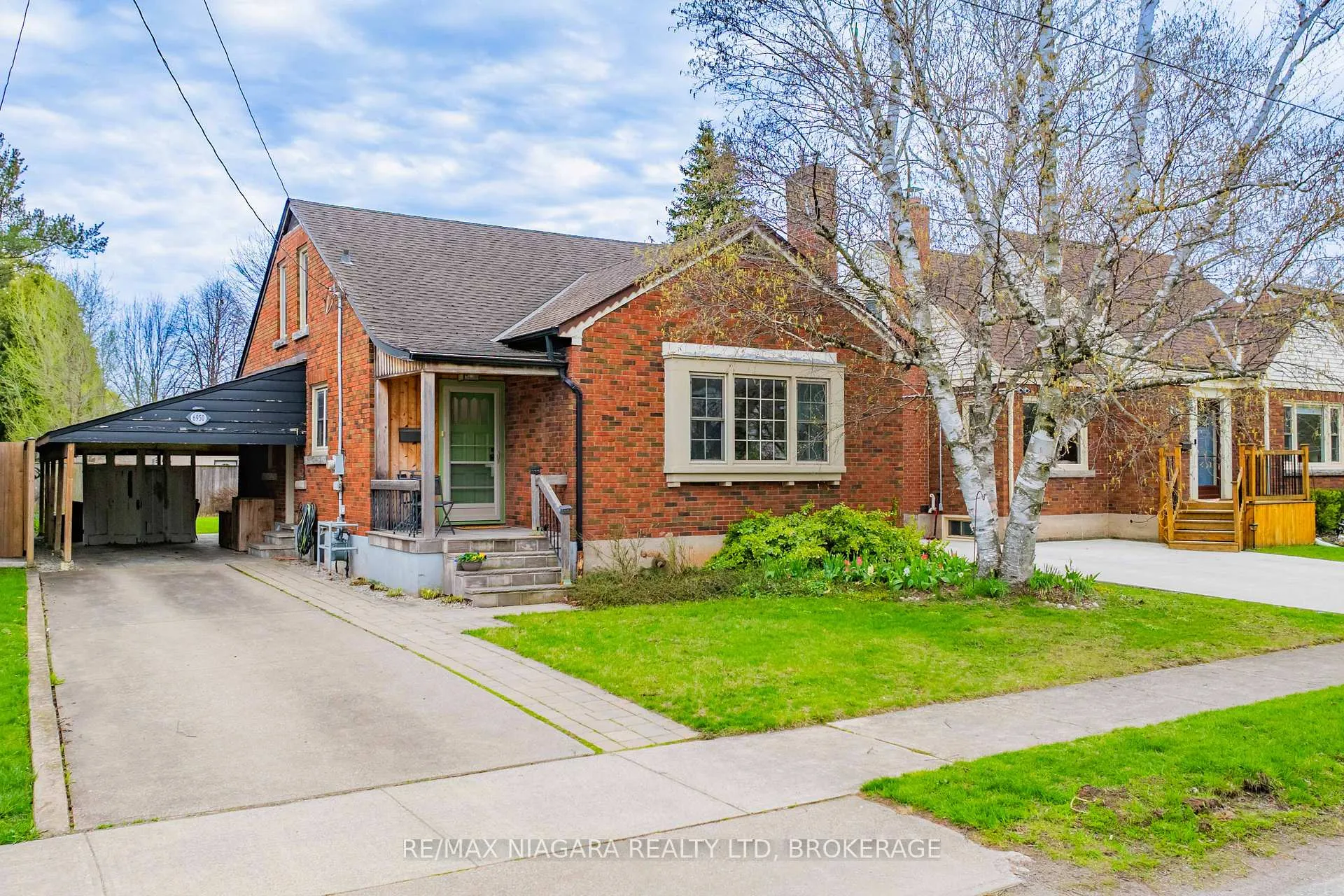 Photo 3 of 6950 Leeming Street, Niagara Falls, Hospital — HOMEH