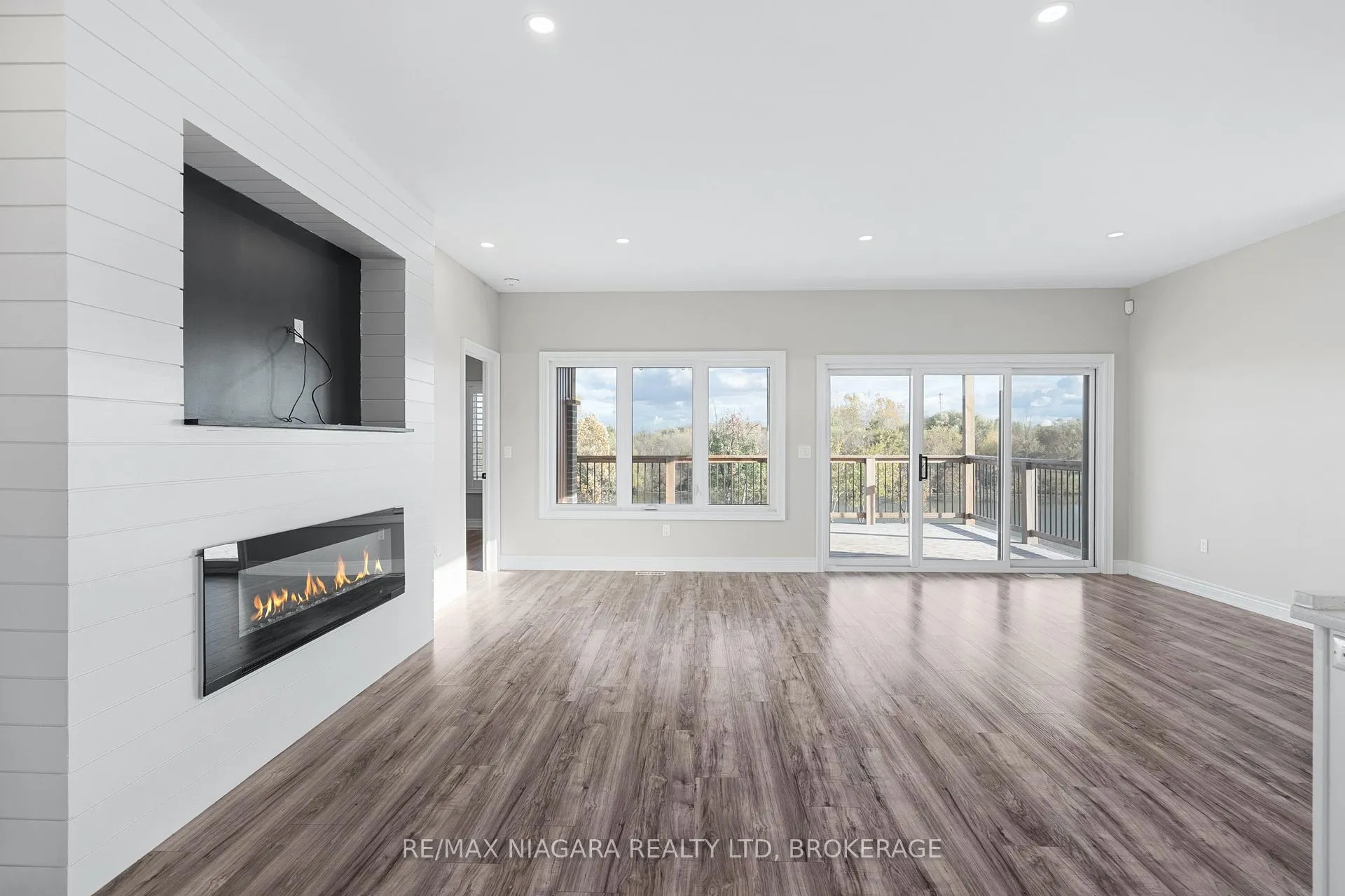 Photo 15 of 252 Colbeck Drive, Welland, Prince Charles — HOMEH