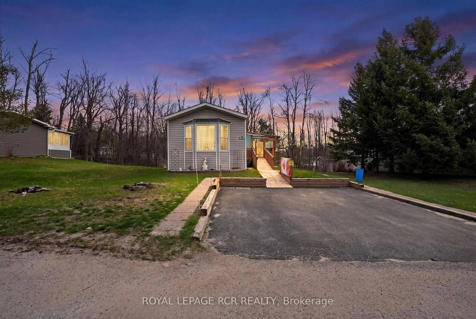 Photo 1 of 34 Jane Street, Oro-Medonte, Rural Oro-Medonte — HOMEH