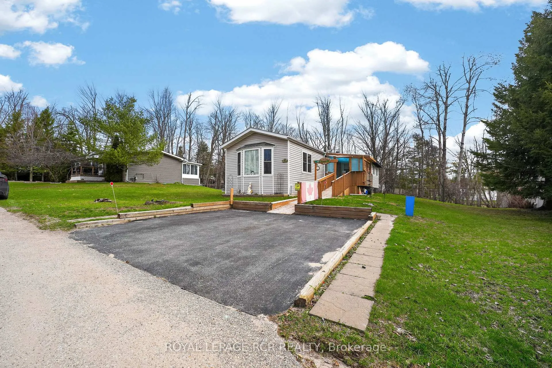 Photo 2 of 34 Jane Street, Oro-Medonte, Rural Oro-Medonte — HOMEH
