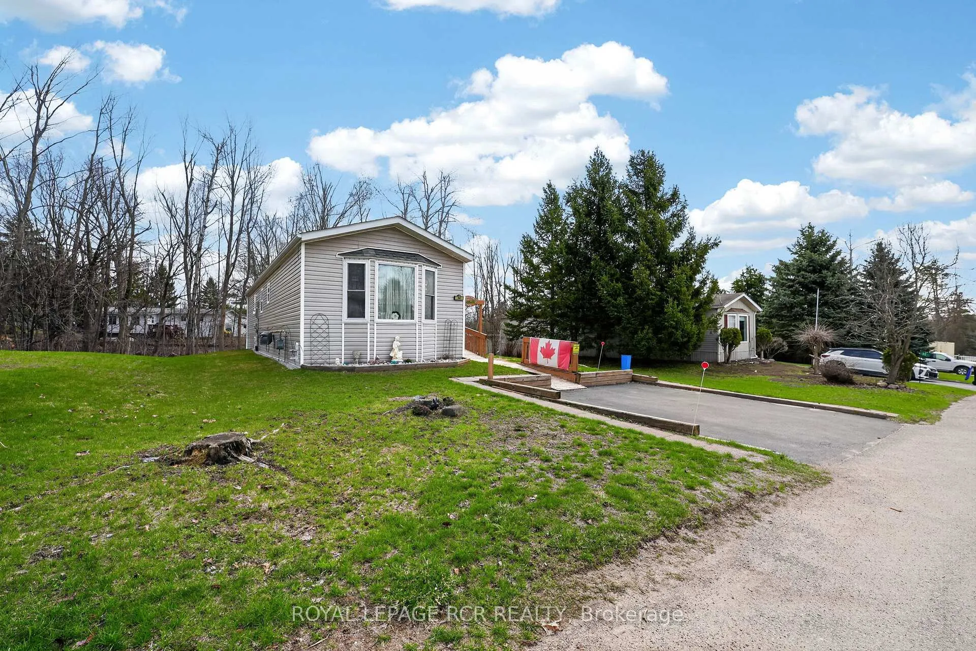 Photo 3 of 34 Jane Street, Oro-Medonte, Rural Oro-Medonte — HOMEH