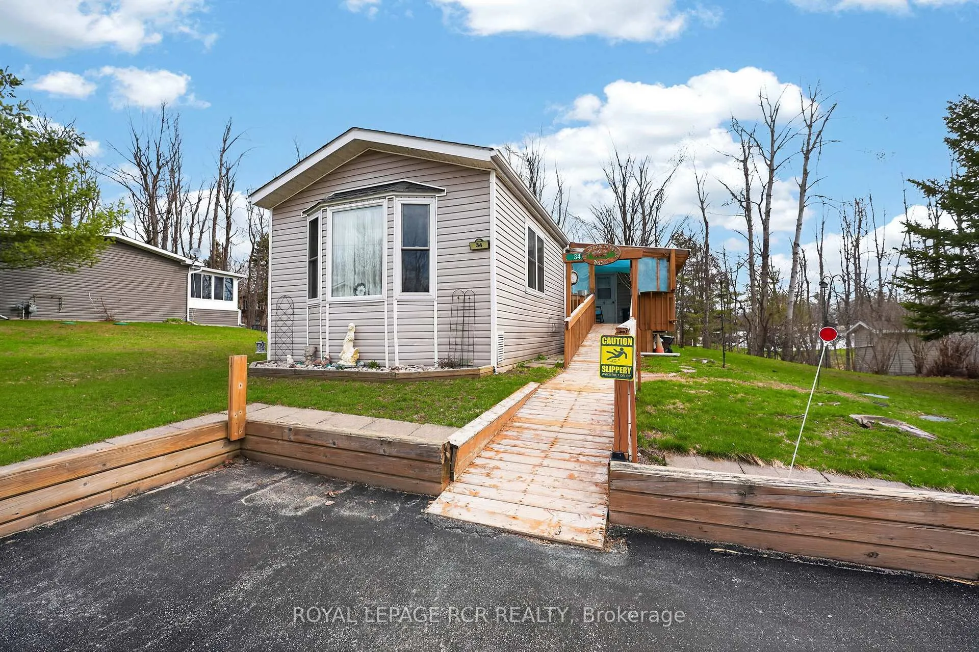 Photo 4 of 34 Jane Street, Oro-Medonte, Rural Oro-Medonte — HOMEH