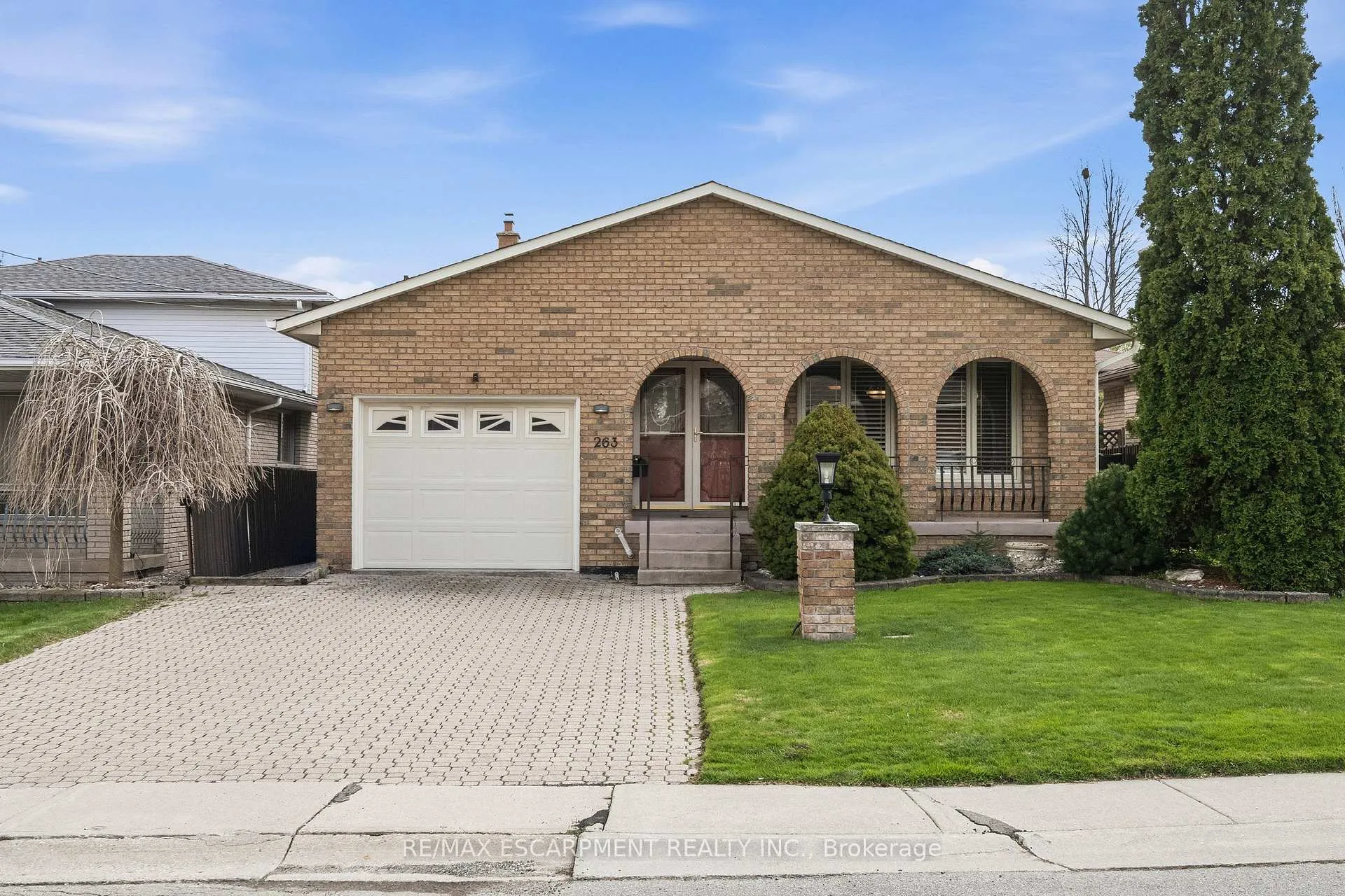 Photo 2 of 263 Guildwood Drive, Hamilton, Gurnett — HOMEH