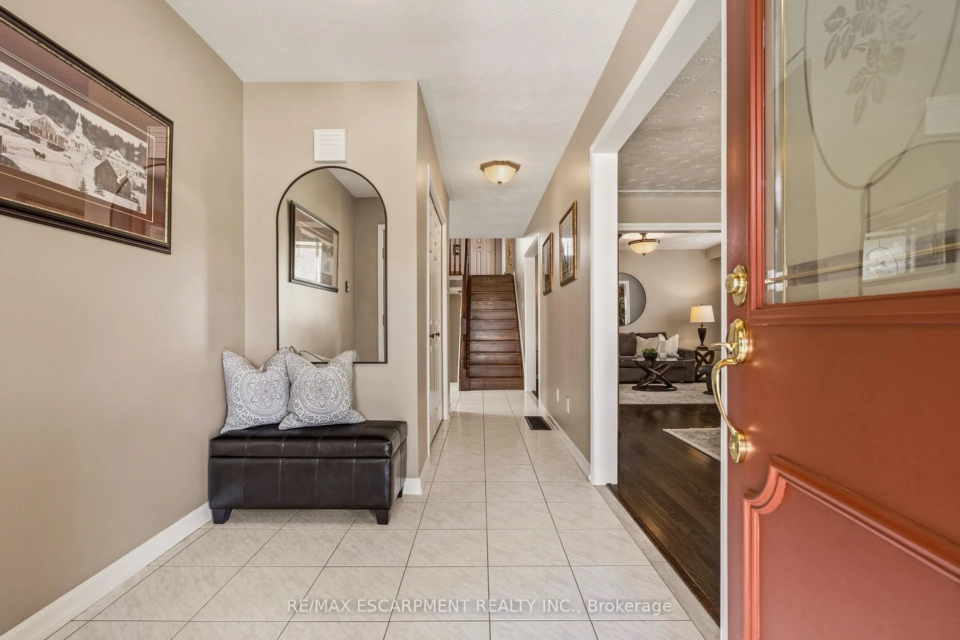 Photo 4 of 263 Guildwood Drive, Hamilton, Gurnett — HOMEH