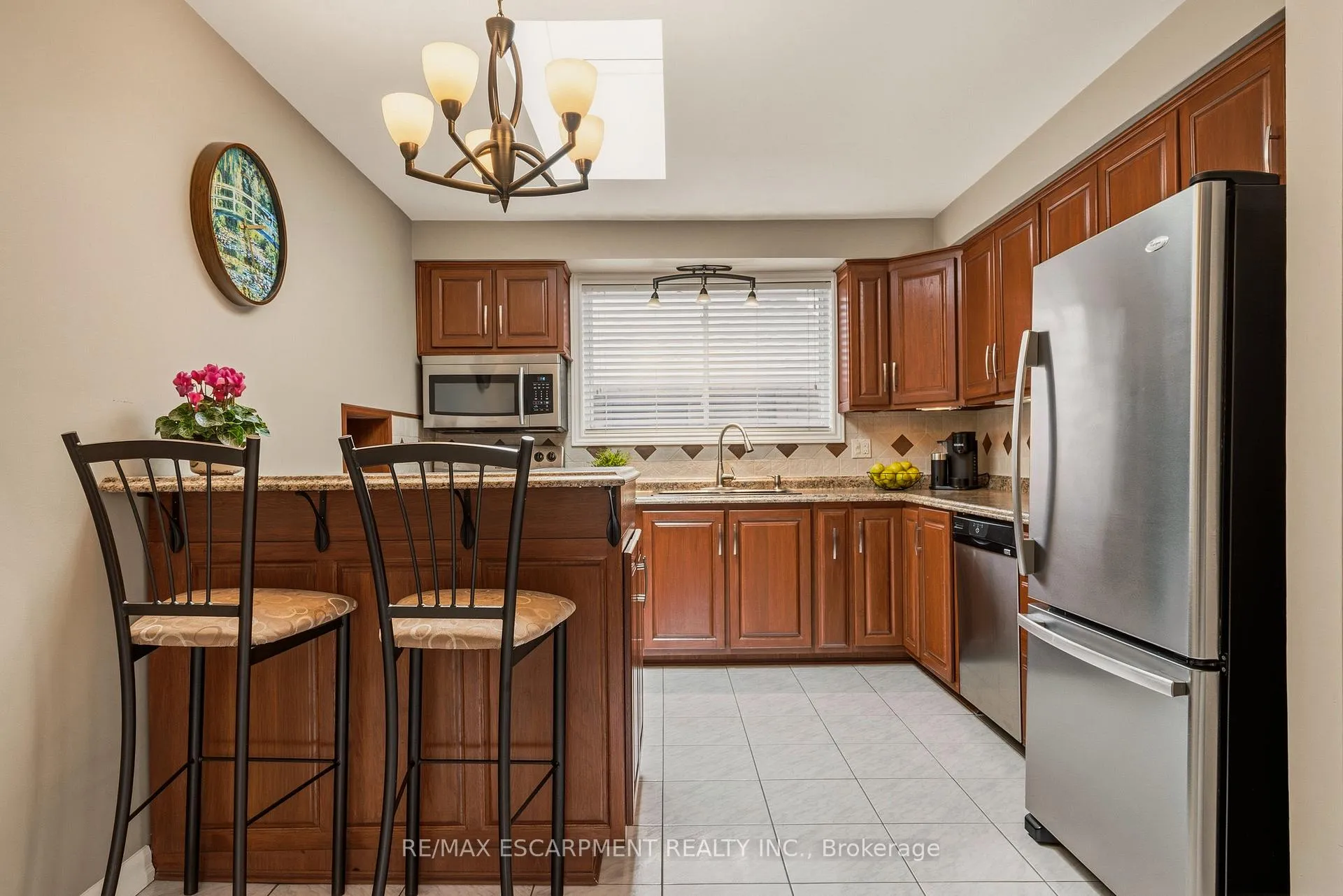 Photo 12 of 263 Guildwood Drive, Hamilton, Gurnett — HOMEH