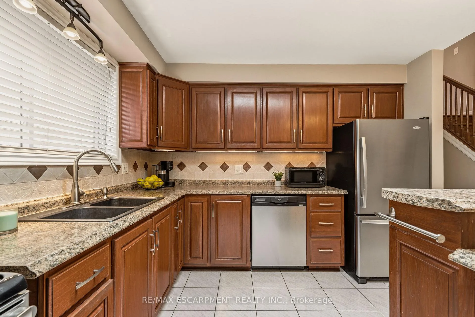 Photo 15 of 263 Guildwood Drive, Hamilton, Gurnett — HOMEH