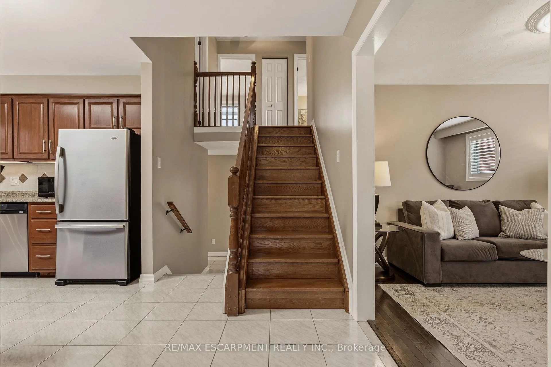 Photo 19 of 263 Guildwood Drive, Hamilton, Gurnett — HOMEH