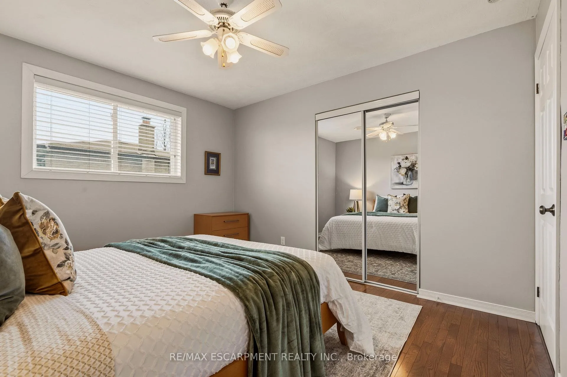 Photo 23 of 263 Guildwood Drive, Hamilton, Gurnett — HOMEH