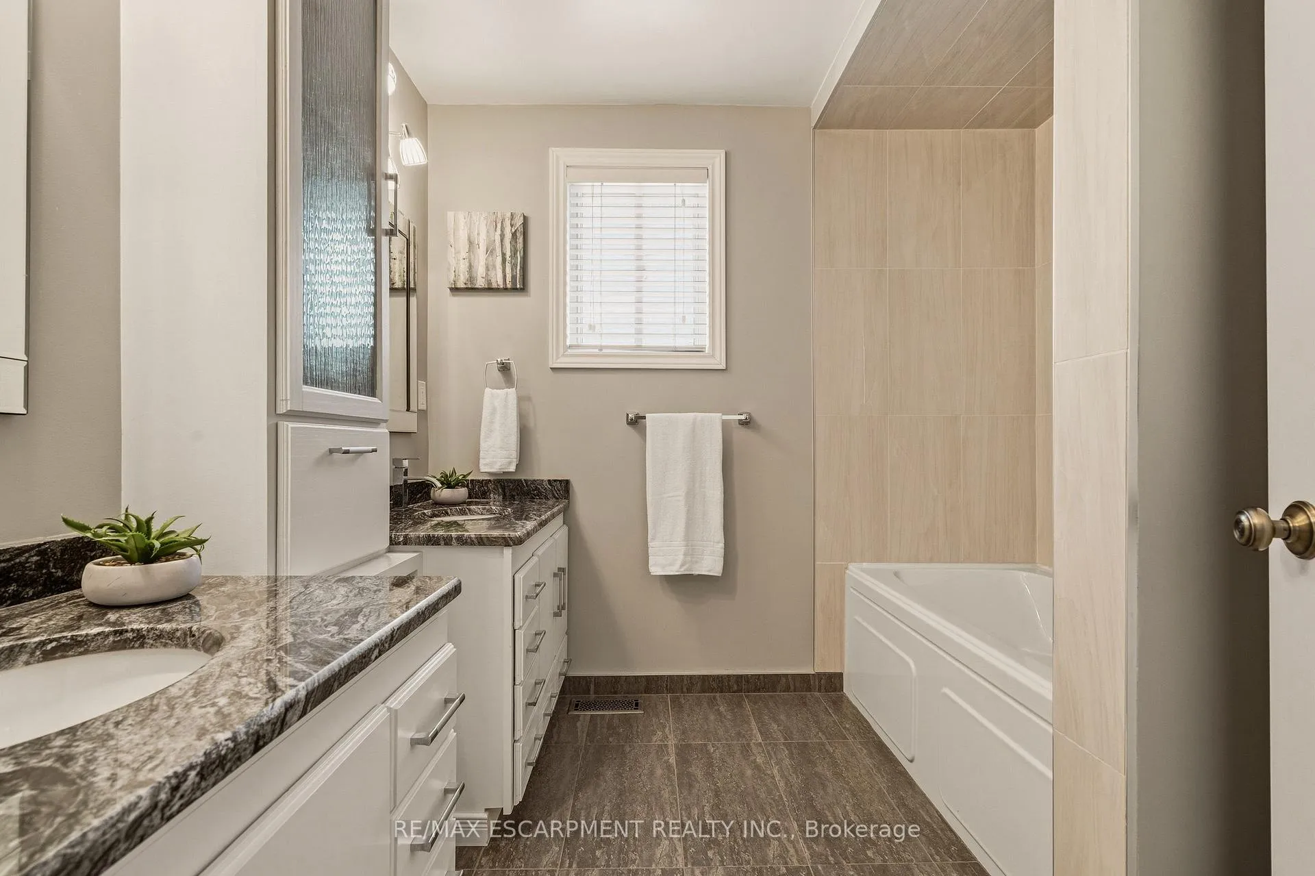 Photo 26 of 263 Guildwood Drive, Hamilton, Gurnett — HOMEH