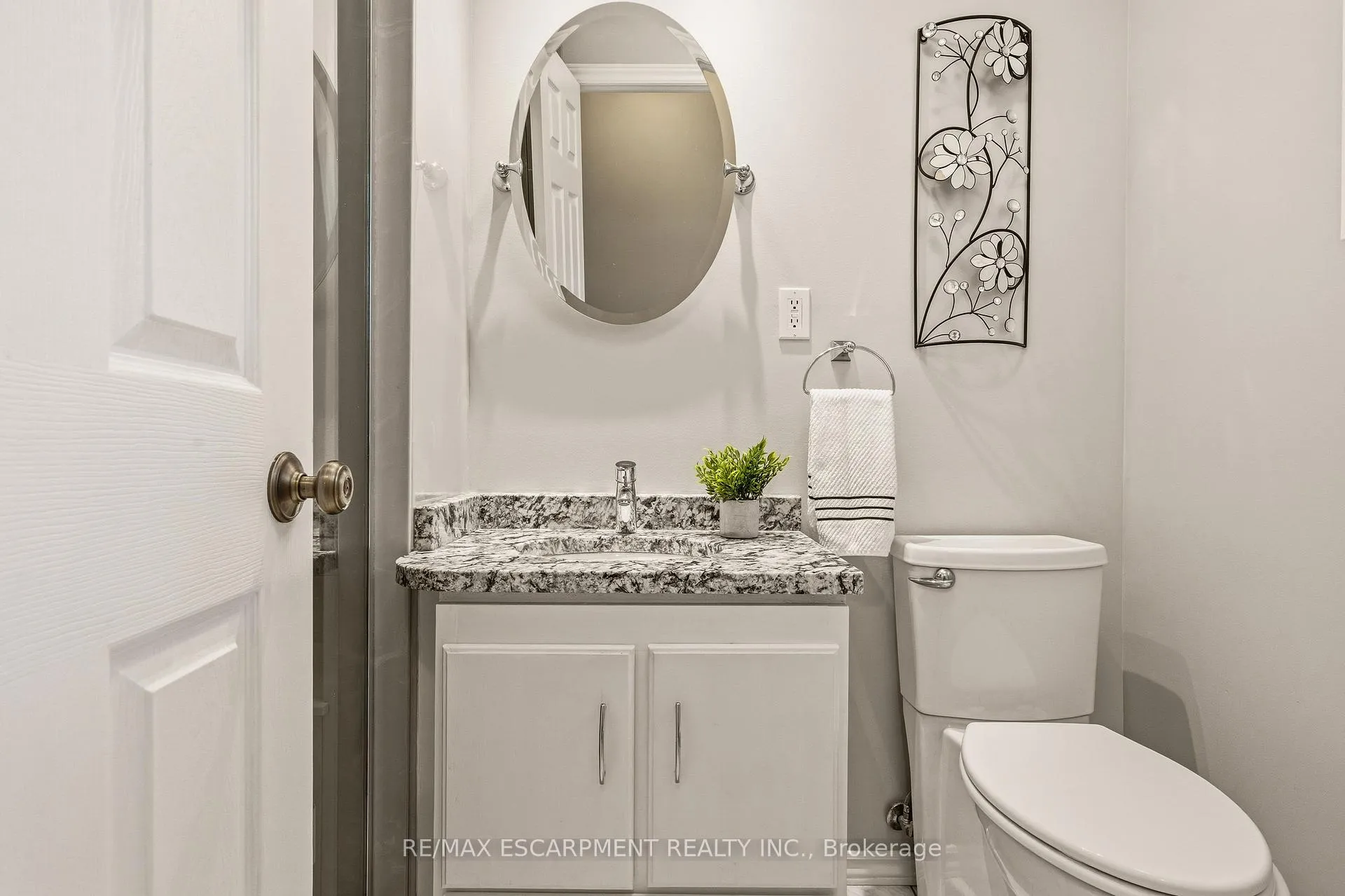 Photo 34 of 263 Guildwood Drive, Hamilton, Gurnett — HOMEH