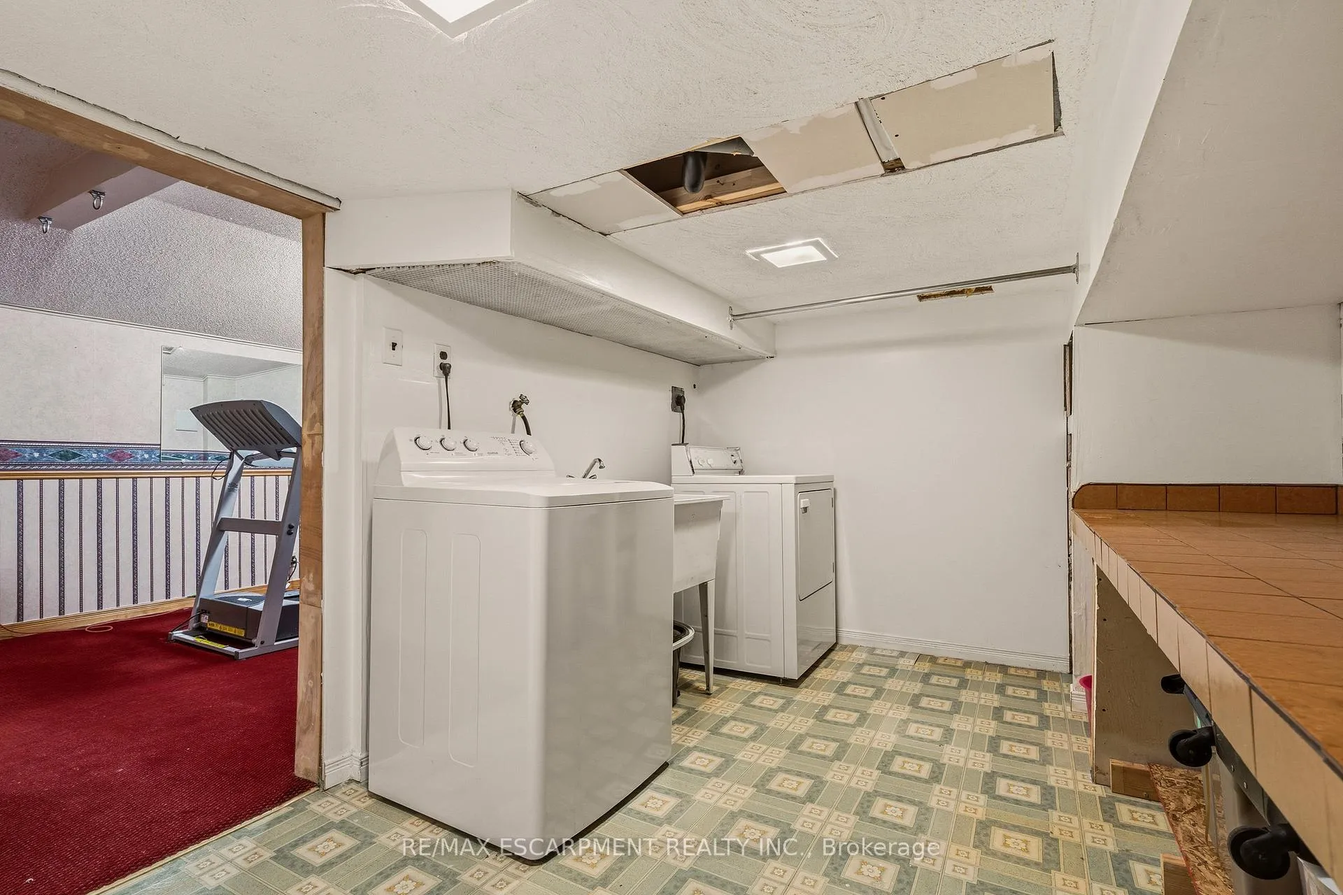 Photo 39 of 263 Guildwood Drive, Hamilton, Gurnett — HOMEH