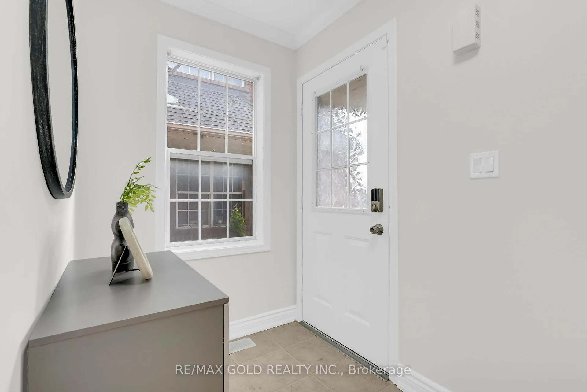 Photo 4 of 1645 Gowling Terrace, Milton, Clarke — HOMEH