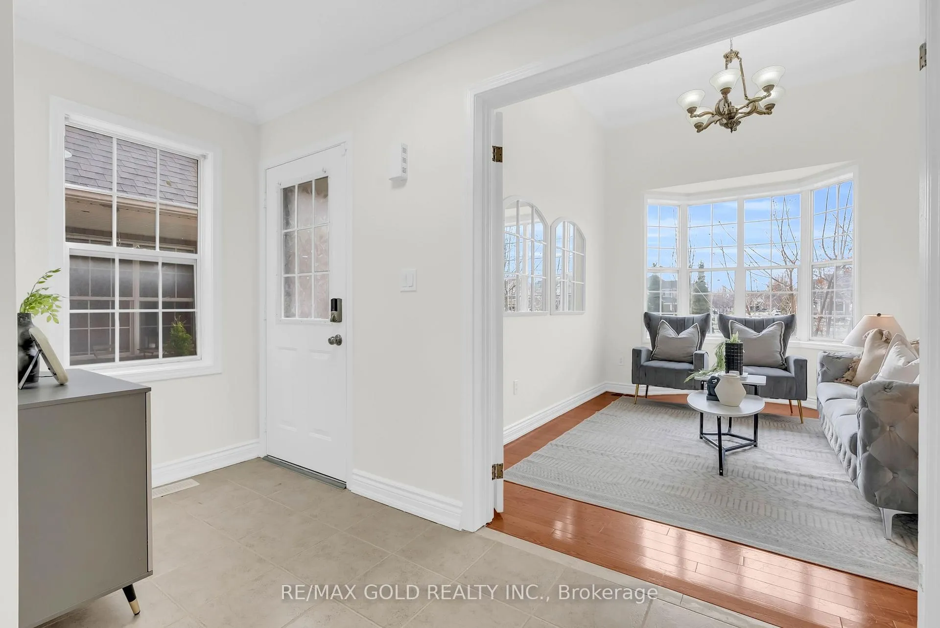 Photo 5 of 1645 Gowling Terrace, Milton, Clarke — HOMEH