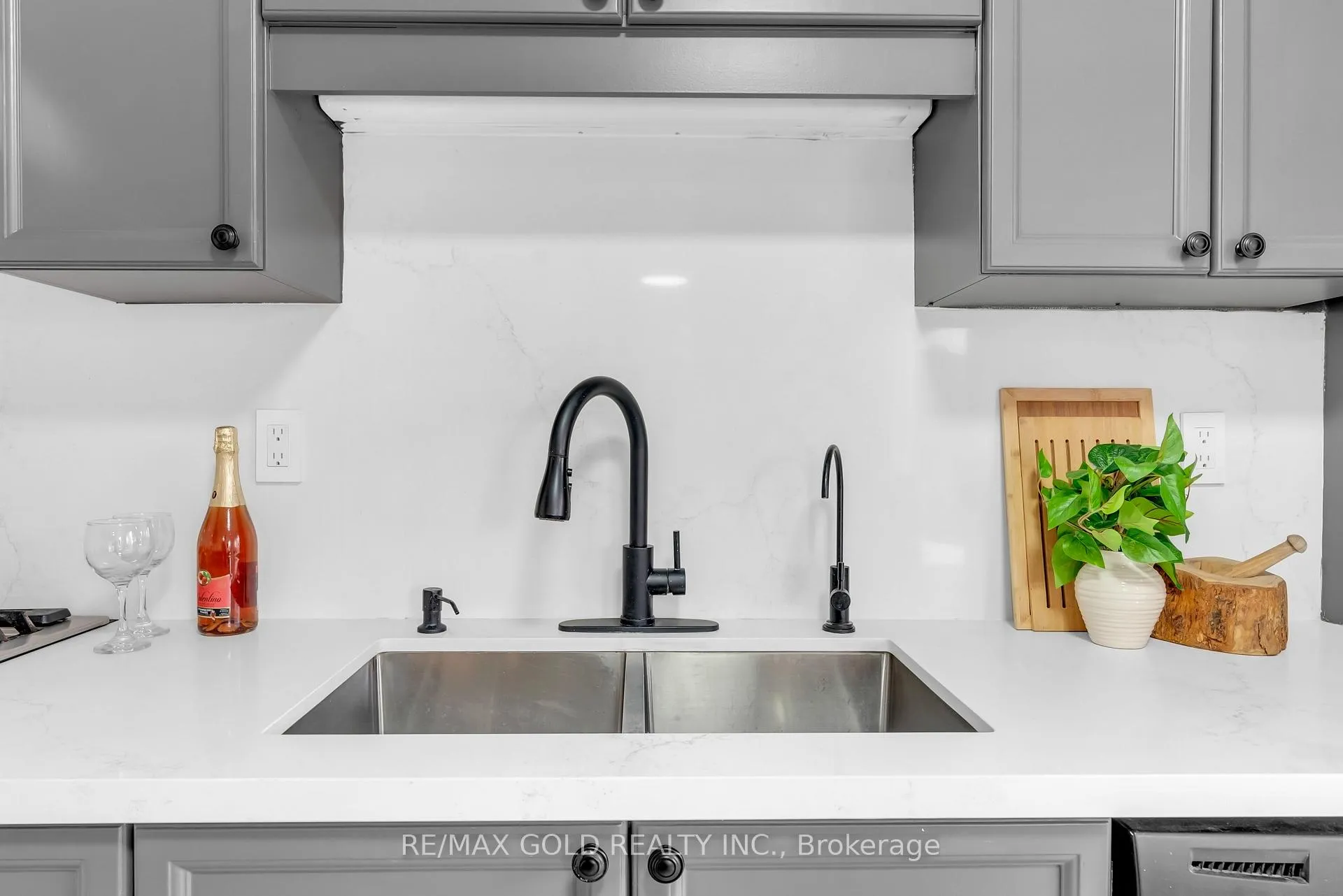Photo 19 of 1645 Gowling Terrace, Milton, Clarke — HOMEH