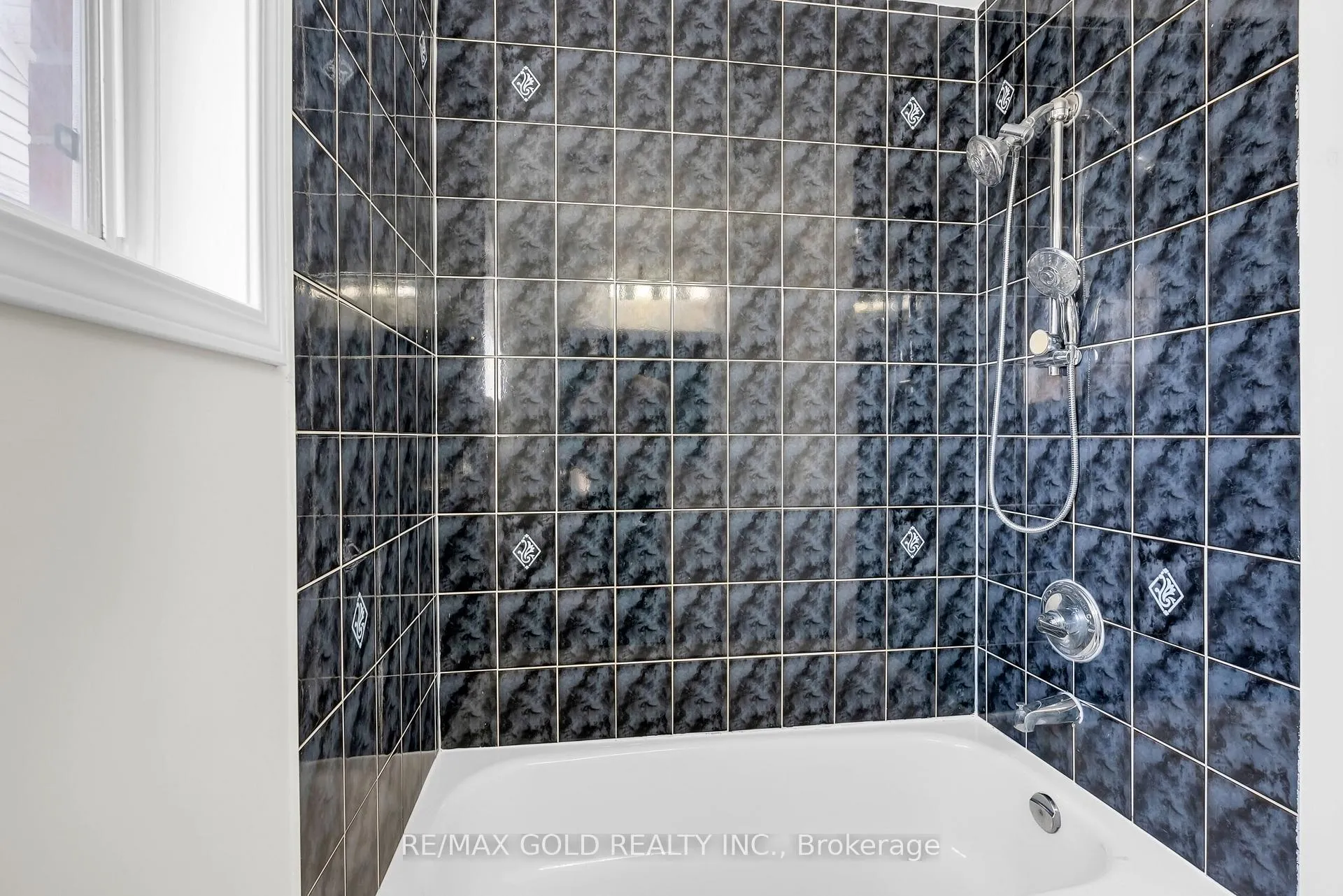 Photo 26 of 1645 Gowling Terrace, Milton, Clarke — HOMEH