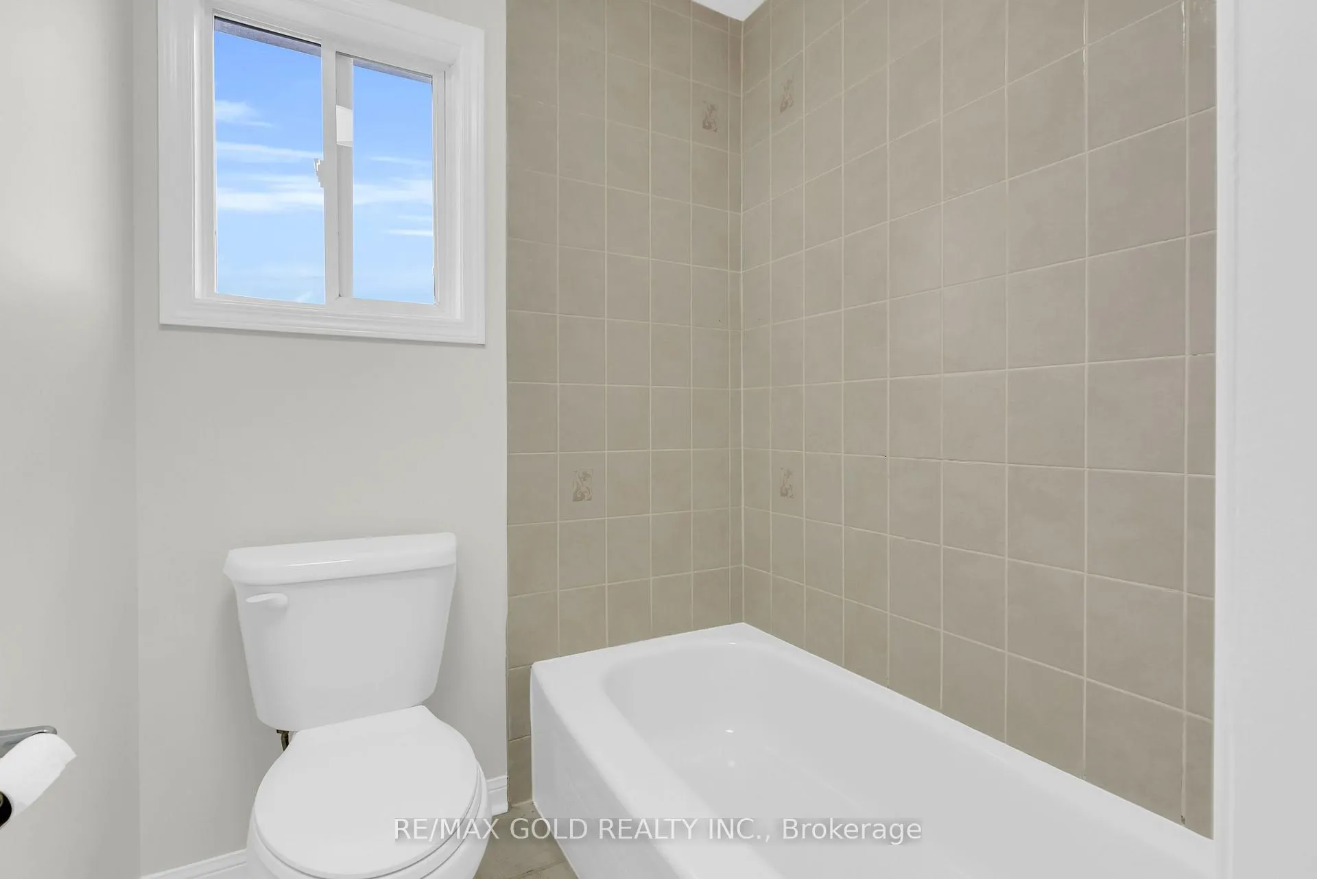 Photo 31 of 1645 Gowling Terrace, Milton, Clarke — HOMEH