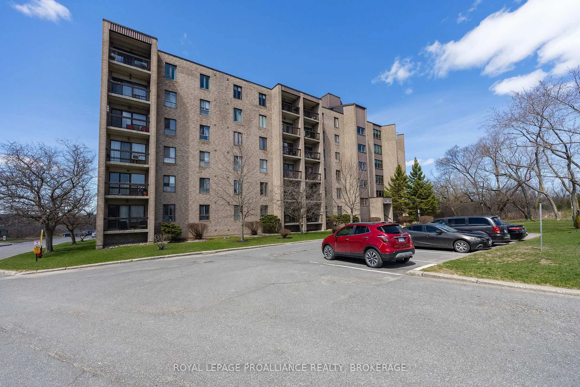 Photo 3 of Unit 214, 358 Queen Mary Road, Kingston, West of Sir John A. Blvd — HOMEH
