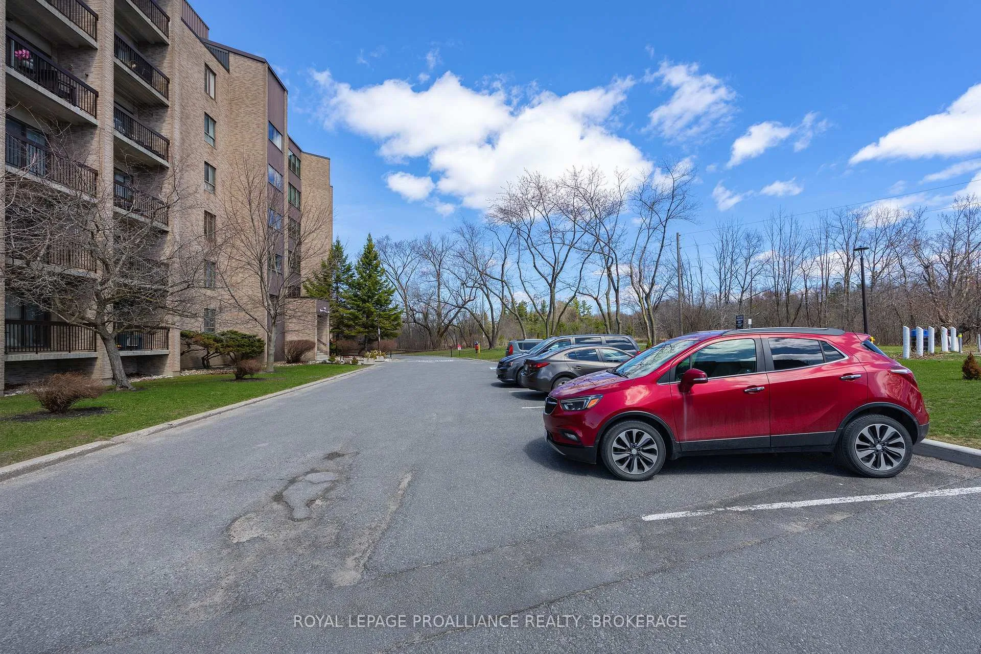 Photo 4 of Unit 214, 358 Queen Mary Road, Kingston, West of Sir John A. Blvd — HOMEH