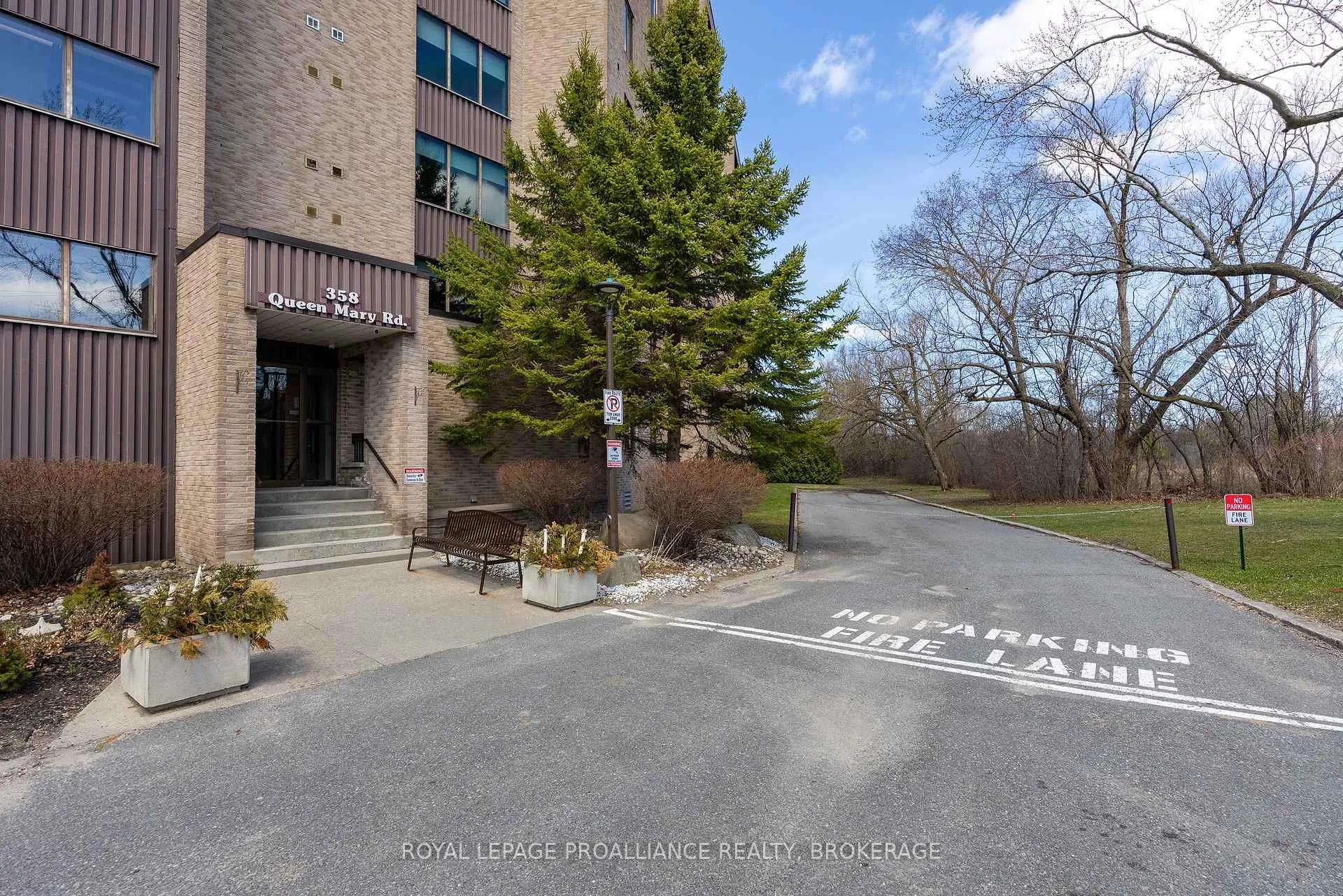 Photo 5 of Unit 214, 358 Queen Mary Road, Kingston, West of Sir John A. Blvd — HOMEH