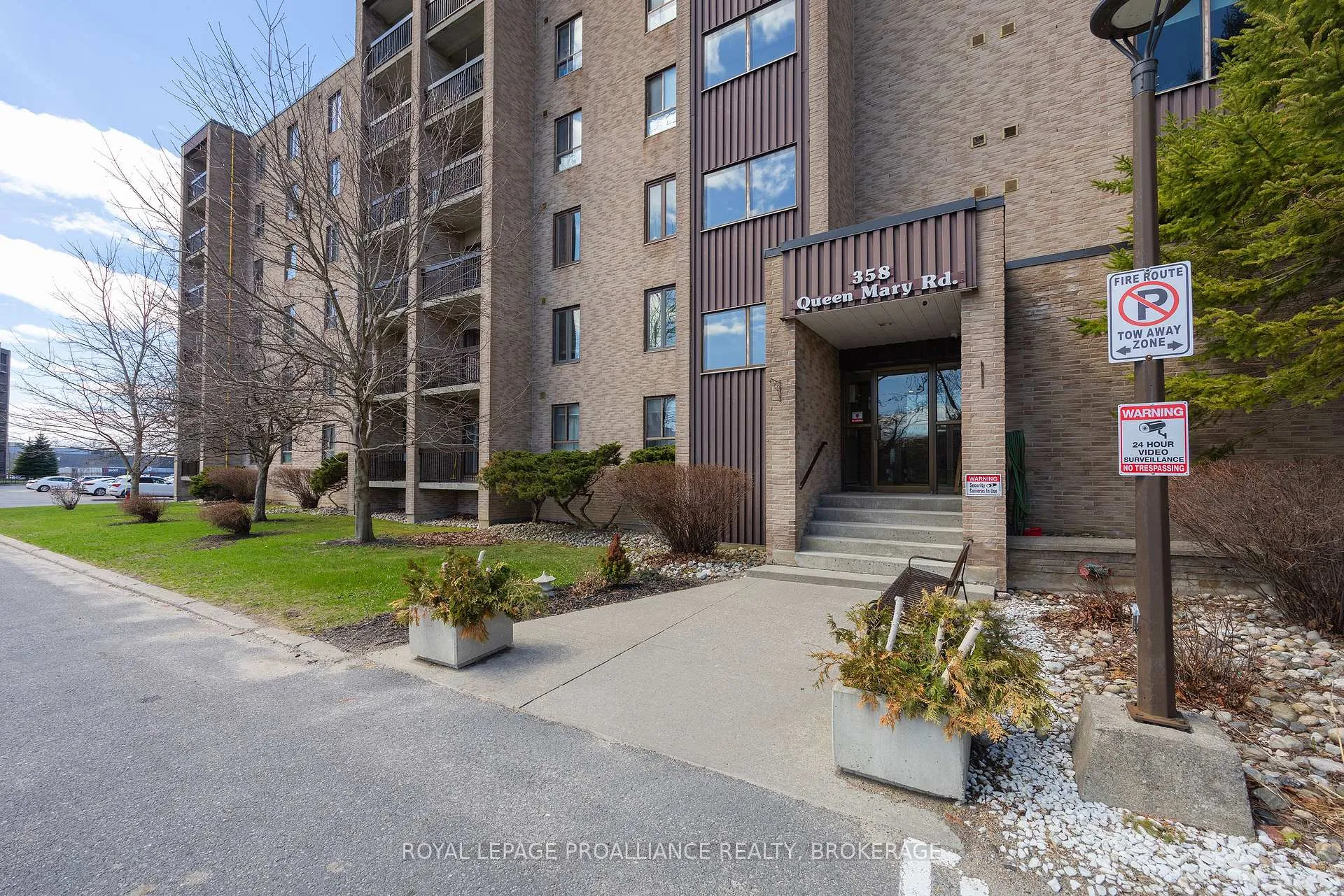 Photo 6 of Unit 214, 358 Queen Mary Road, Kingston, West of Sir John A. Blvd — HOMEH