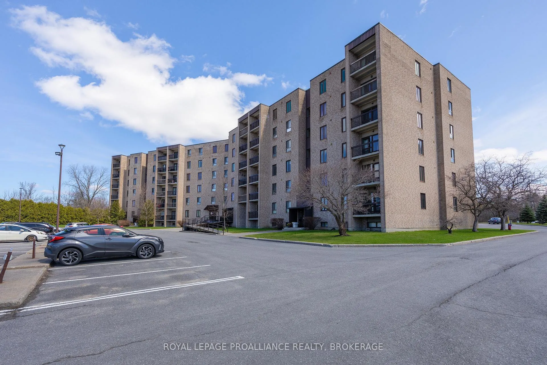 Photo 8 of Unit 214, 358 Queen Mary Road, Kingston, West of Sir John A. Blvd — HOMEH