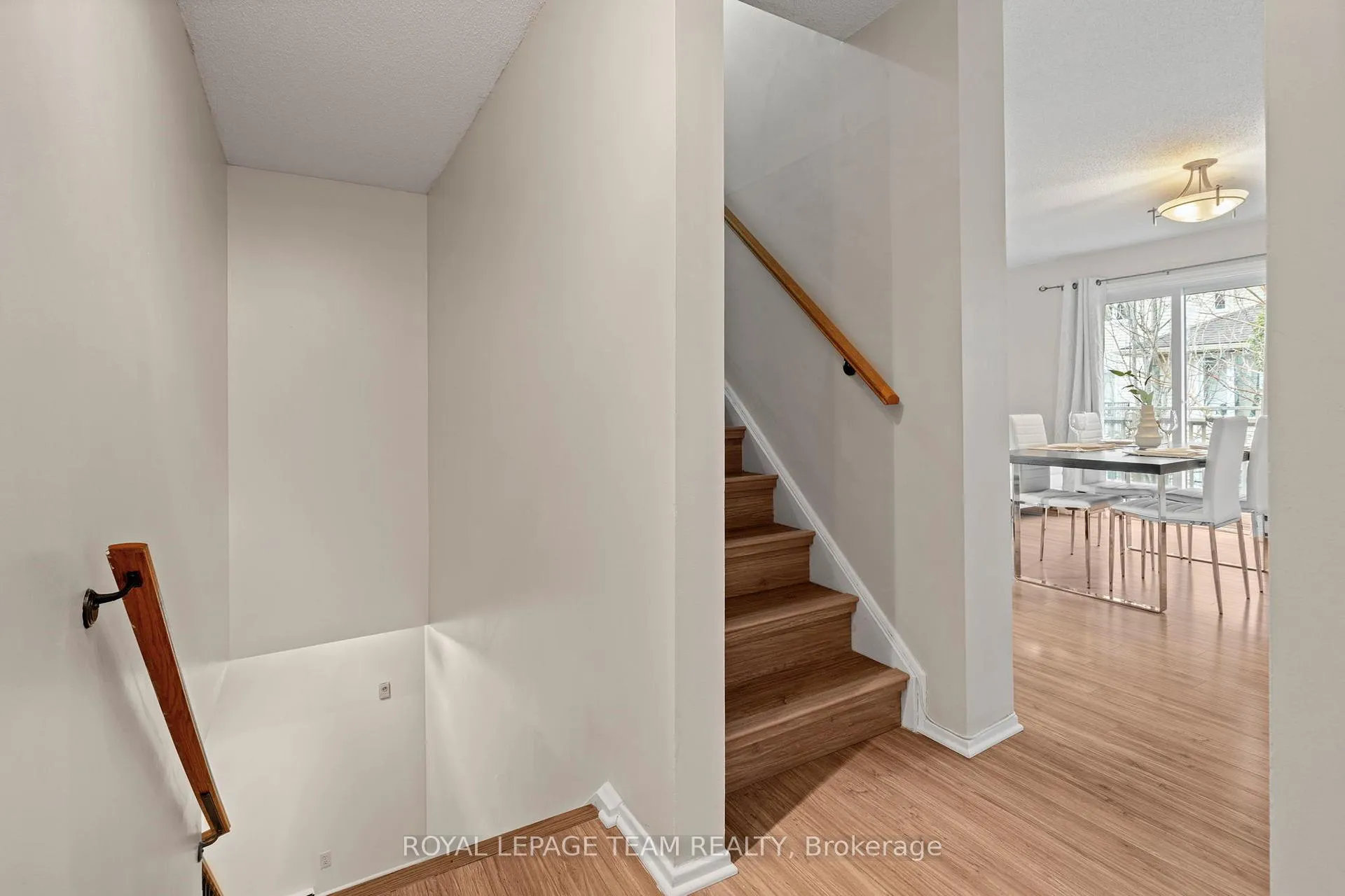 Photo 4 of 90 Haxby Private, Ottawa, Hunt Club Park/Greenboro — HOMEH