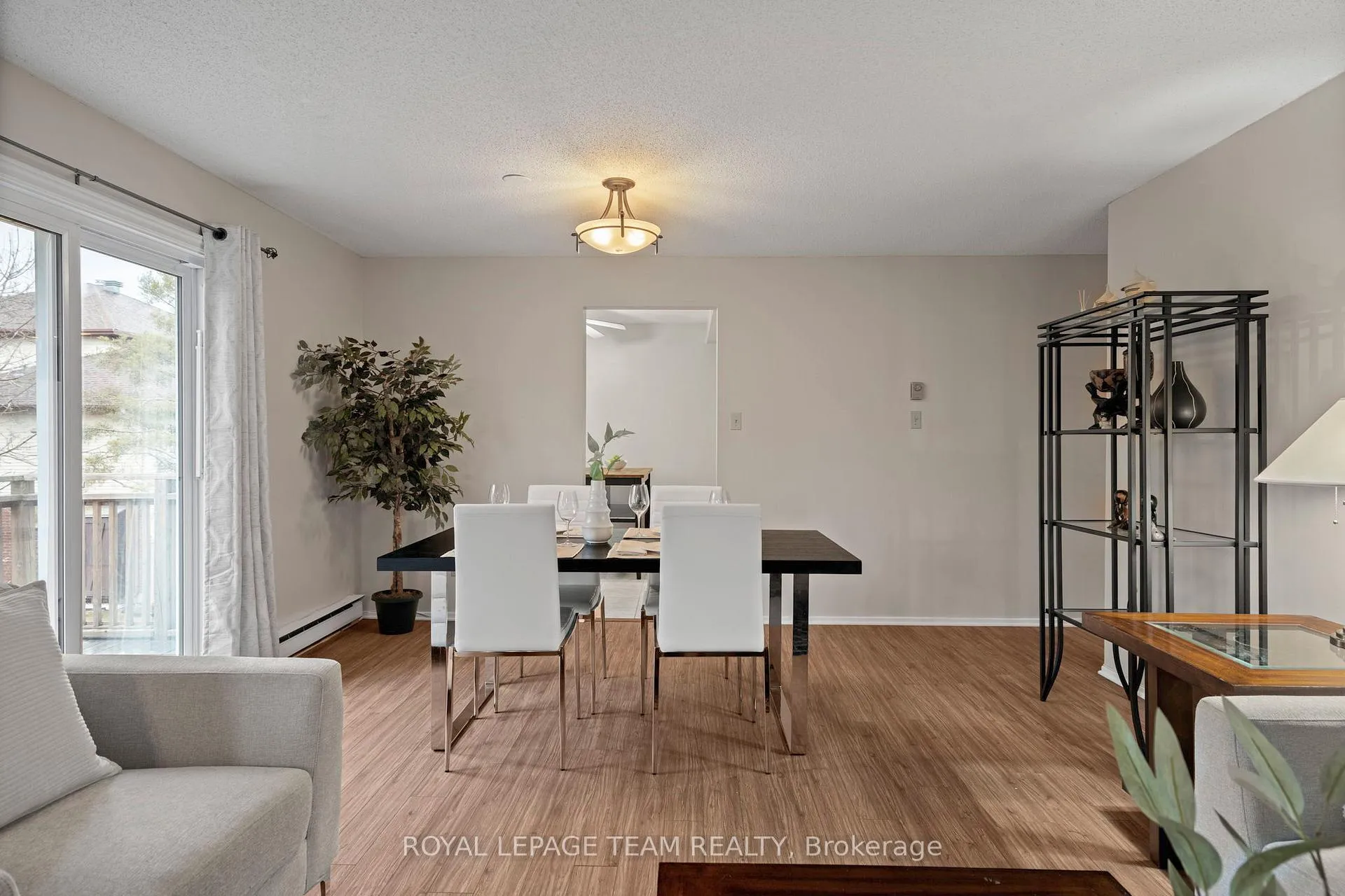 Photo 7 of 90 Haxby Private, Ottawa, Hunt Club Park/Greenboro — HOMEH