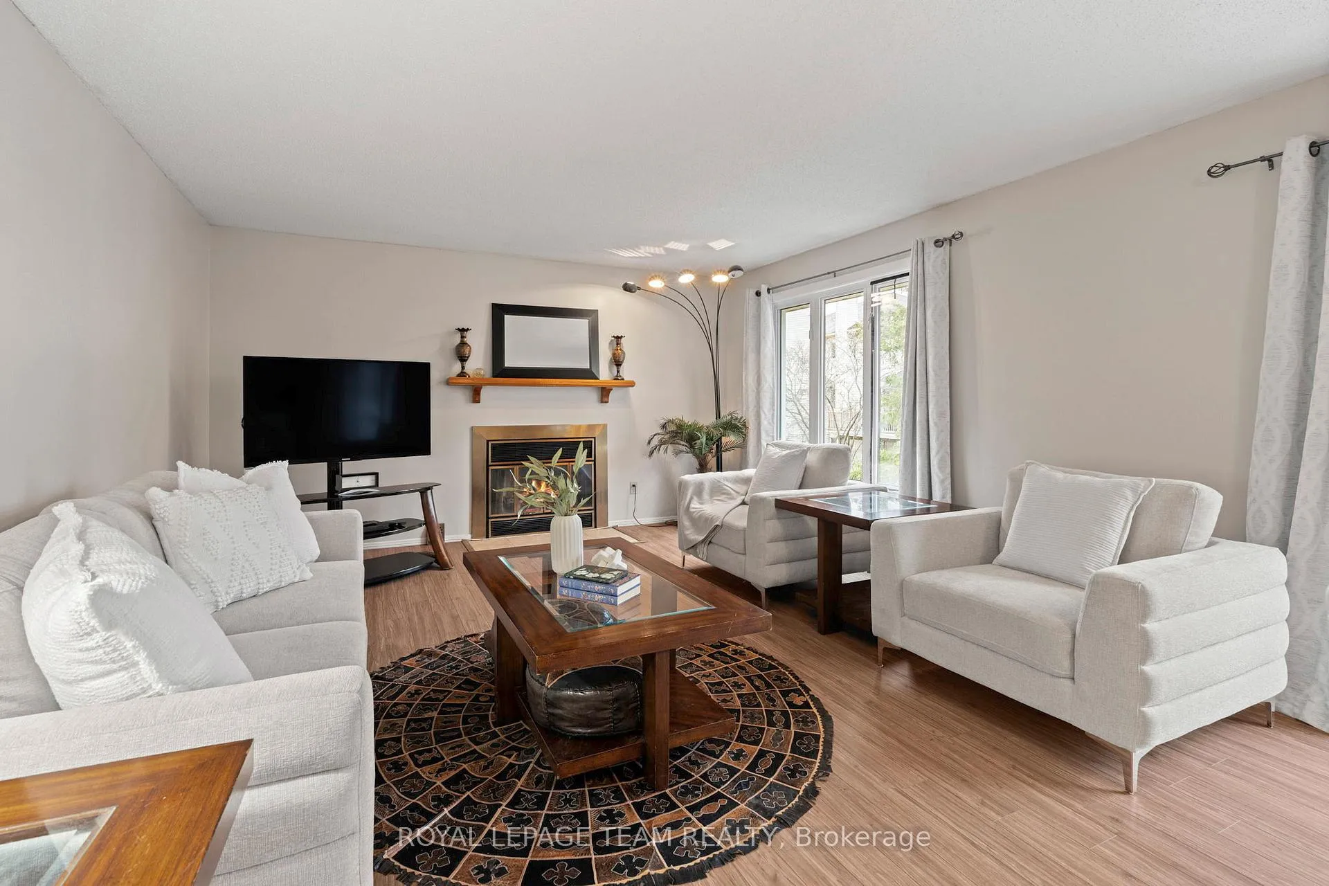 Photo 8 of 90 Haxby Private, Ottawa, Hunt Club Park/Greenboro — HOMEH