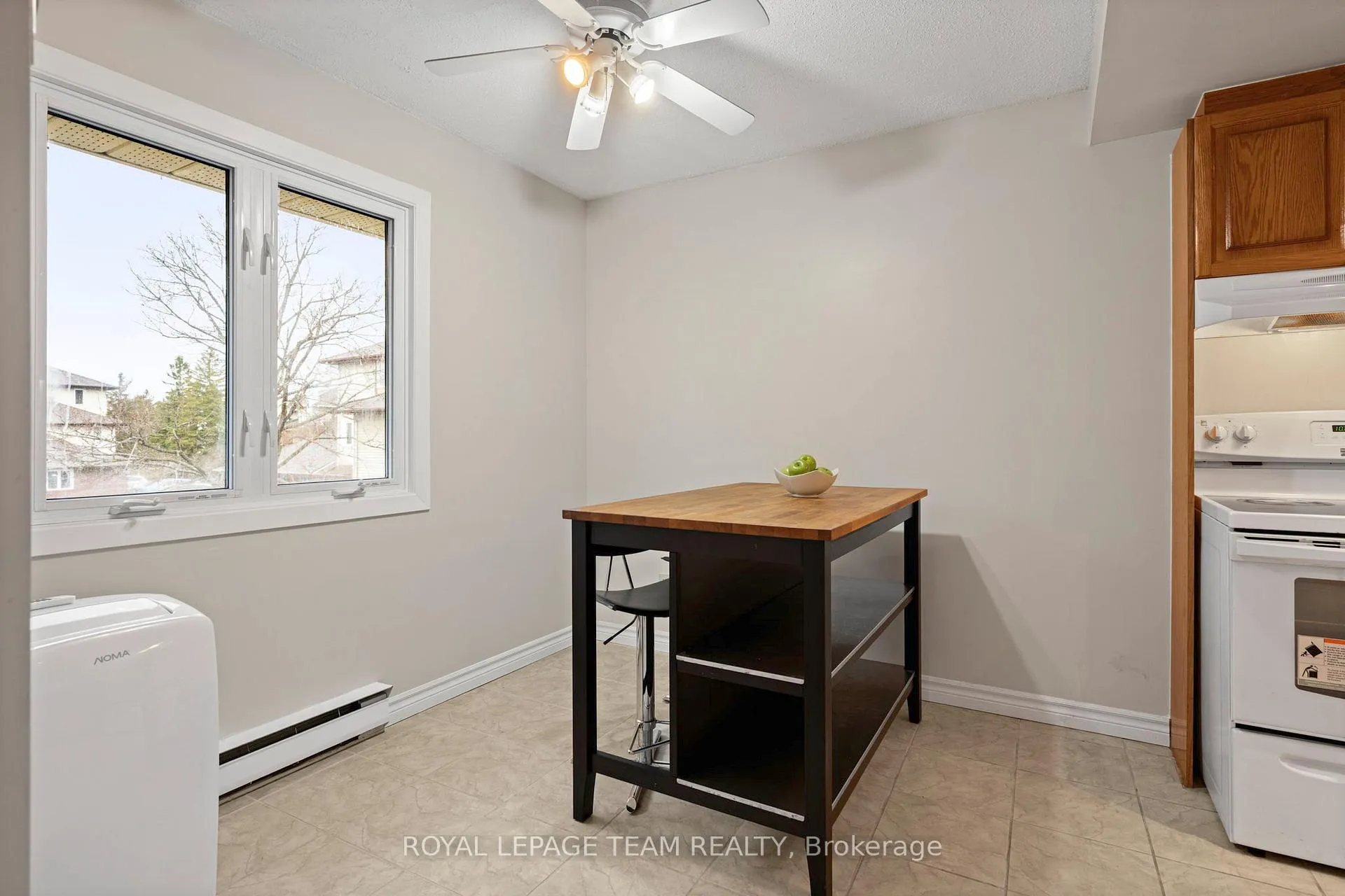 Photo 10 of 90 Haxby Private, Ottawa, Hunt Club Park/Greenboro — HOMEH
