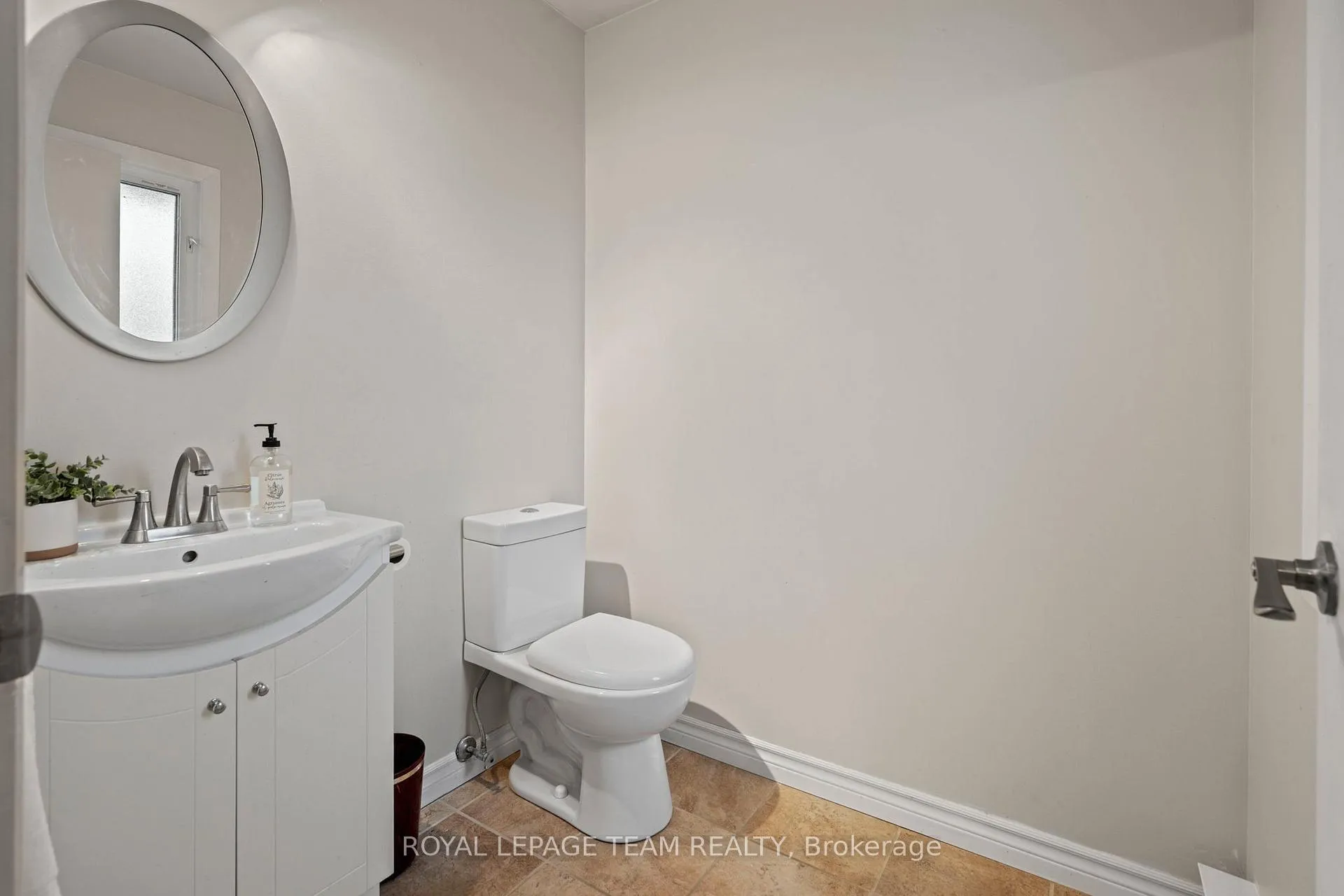 Photo 15 of 90 Haxby Private, Ottawa, Hunt Club Park/Greenboro — HOMEH