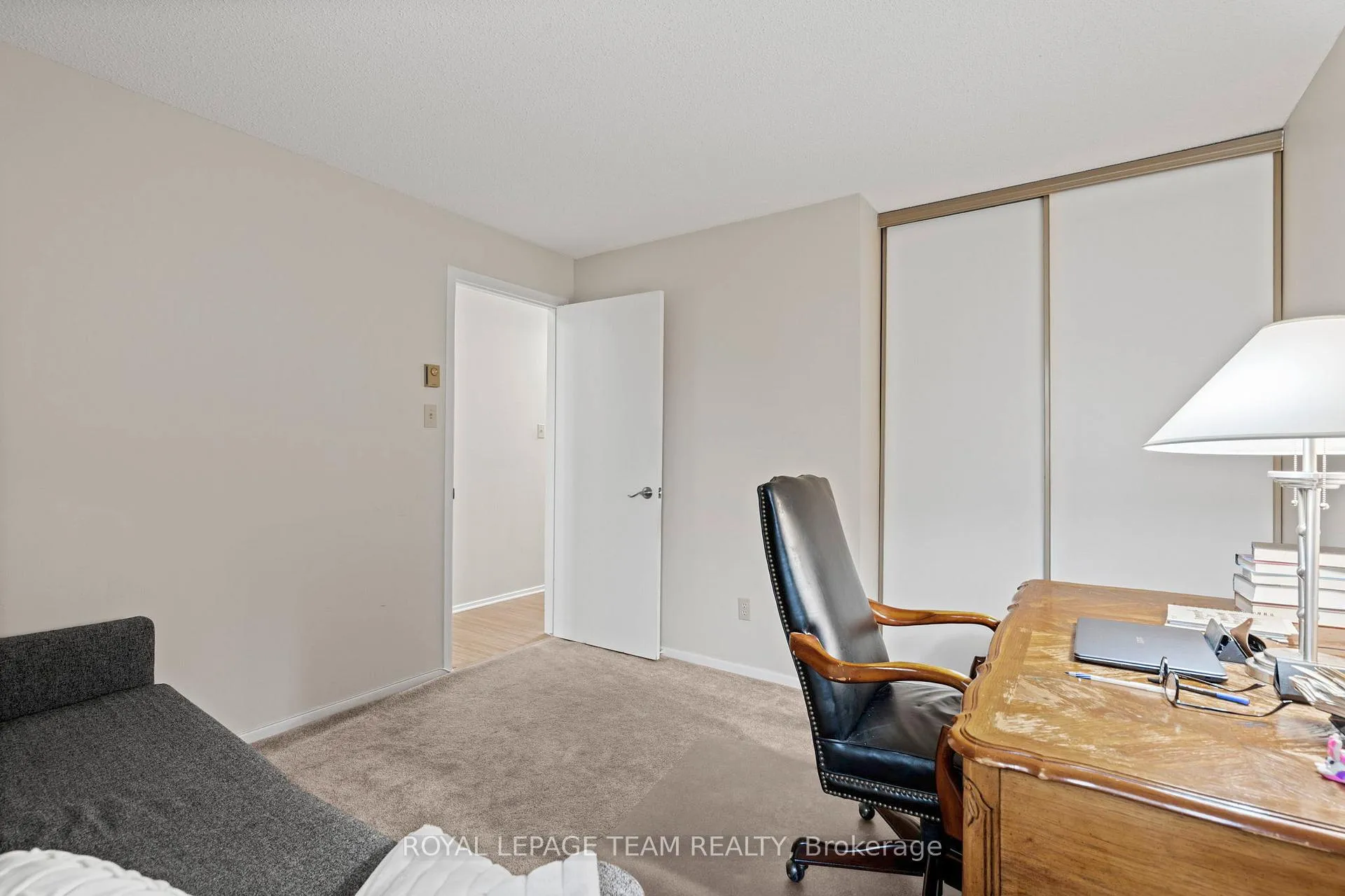 Photo 17 of 90 Haxby Private, Ottawa, Hunt Club Park/Greenboro — HOMEH
